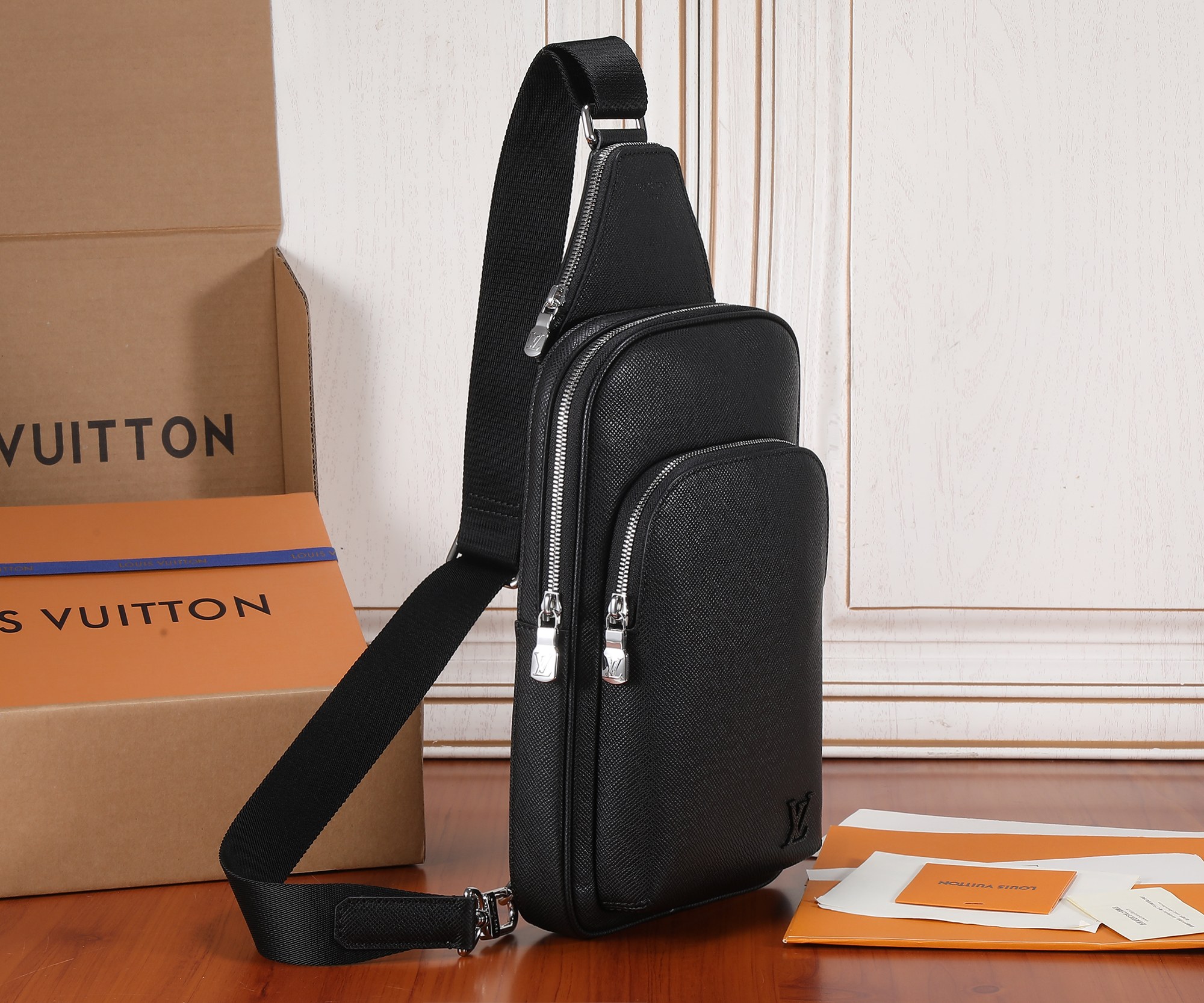 Louis Vuitton Avenue Shoulder Bag in Taiga Leather - Image 2