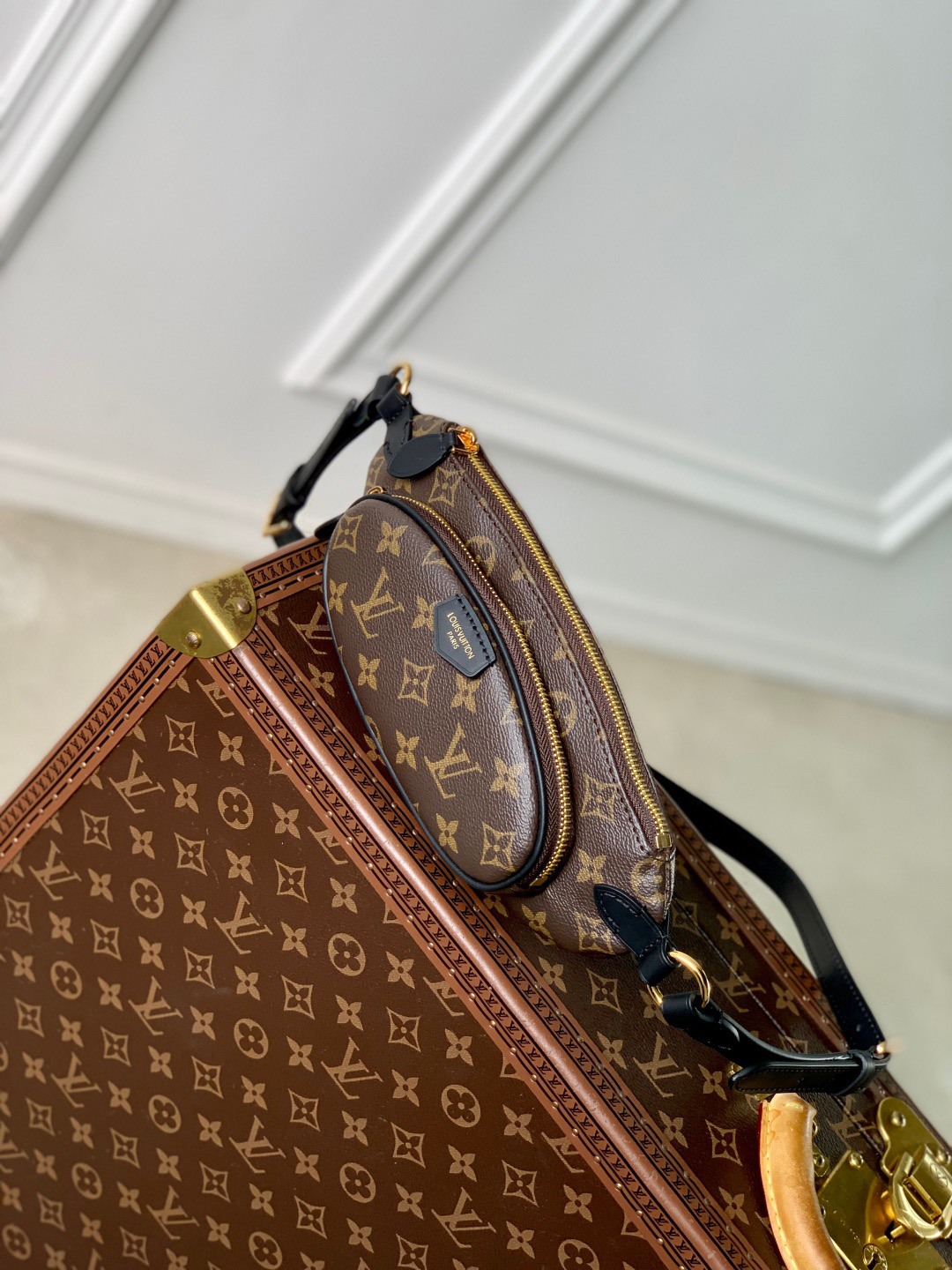Louis Vuitton Monogram Belt Bag M14806 - Image 2