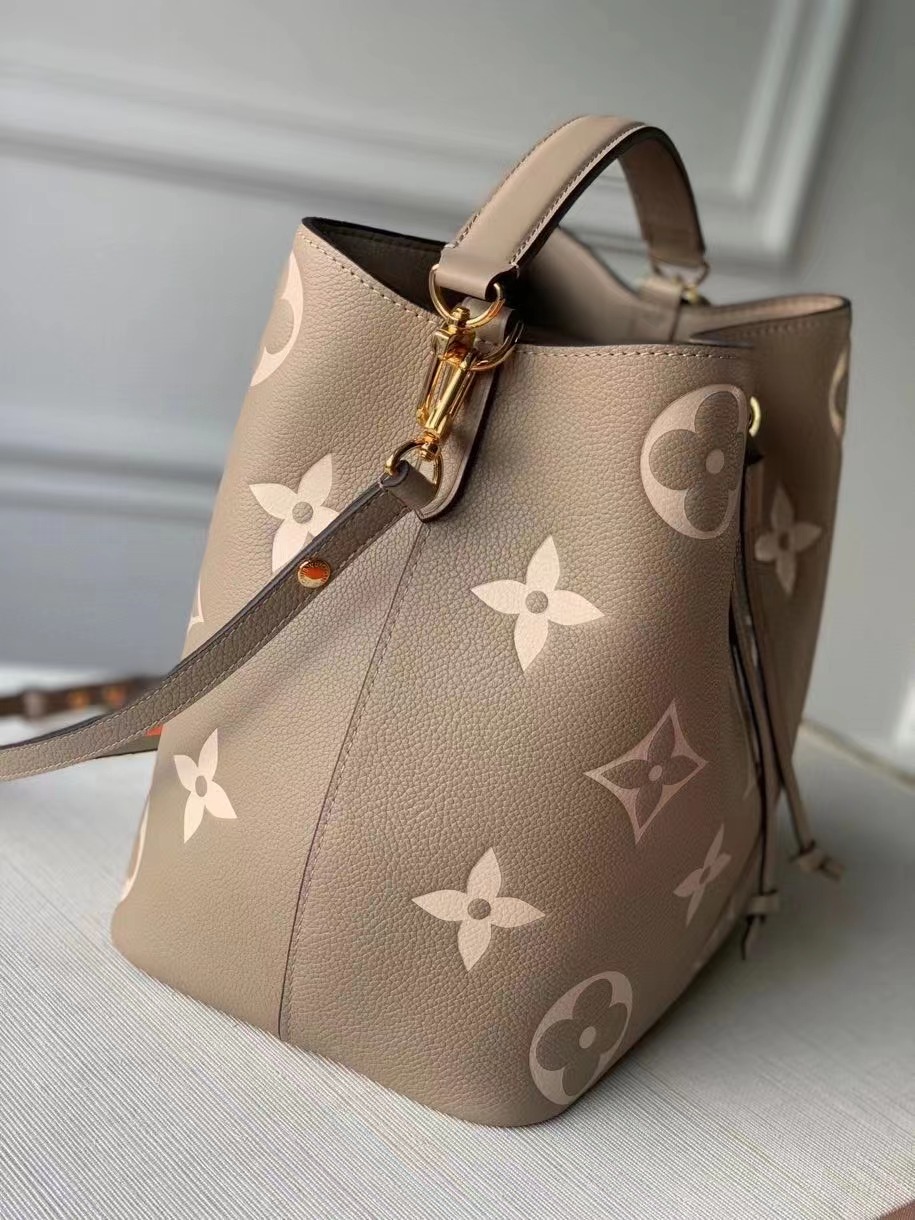 Louis Vuitton NeoNoe Medium Bucket Bag - Image 2