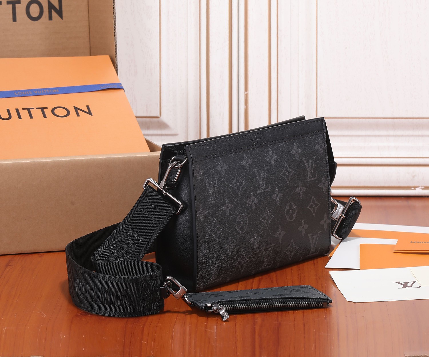 Louis Vuitton Gaston Wearable Wallet Crossbody Bag M81124 - Image 2