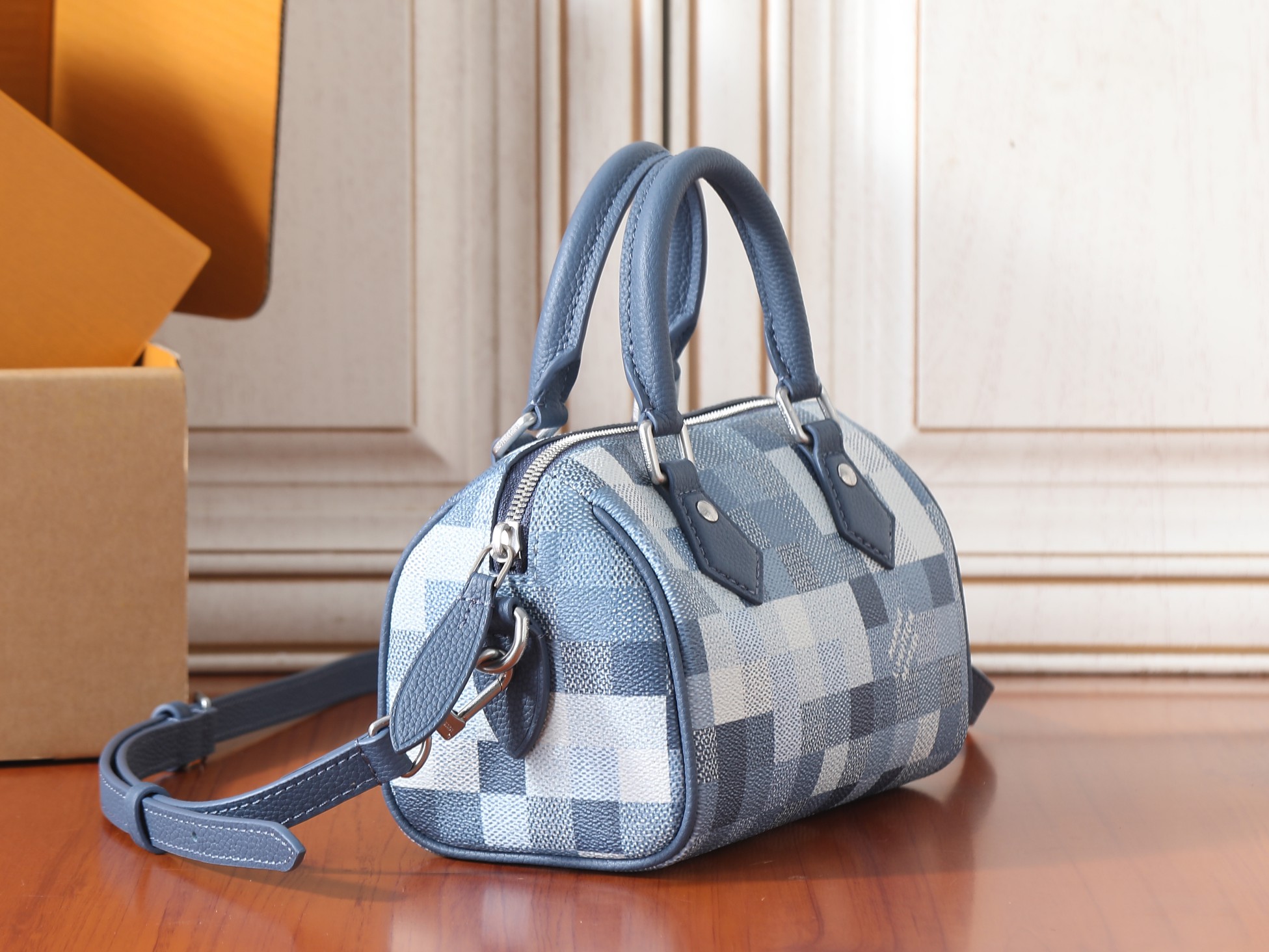 Speedy Bandoulière 18 Handbag in Damoflage Coated Canvas - Image 2