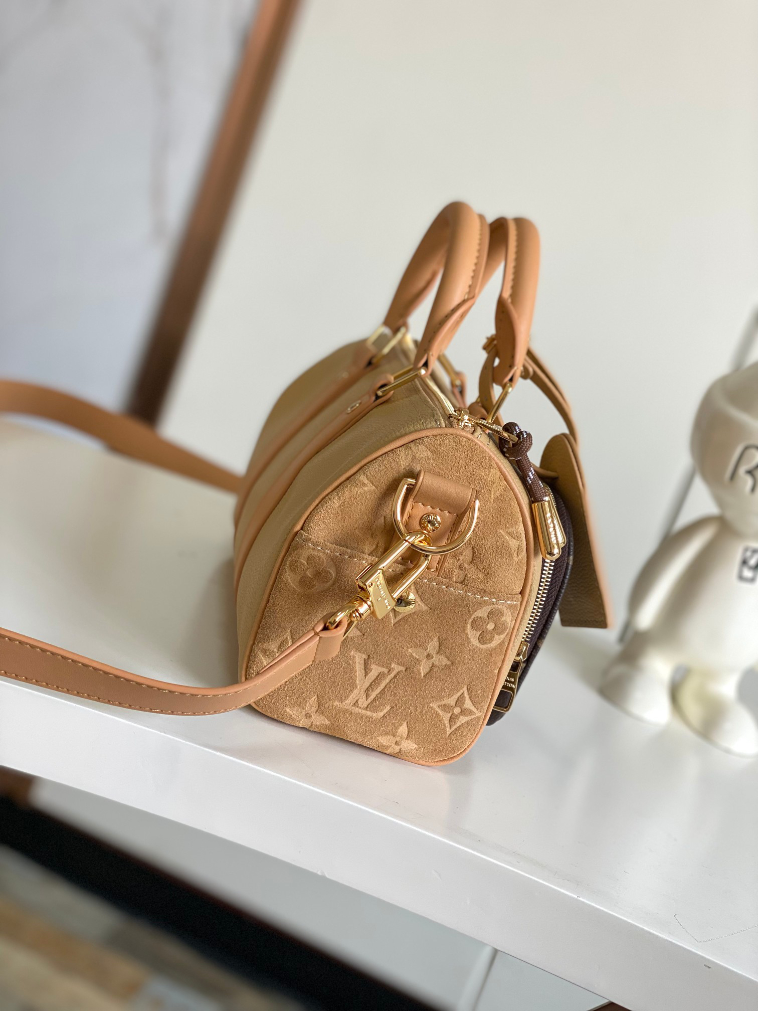 Louis Vuitton Keepall Bandoulière 25 Crossbody Bag - Image 2