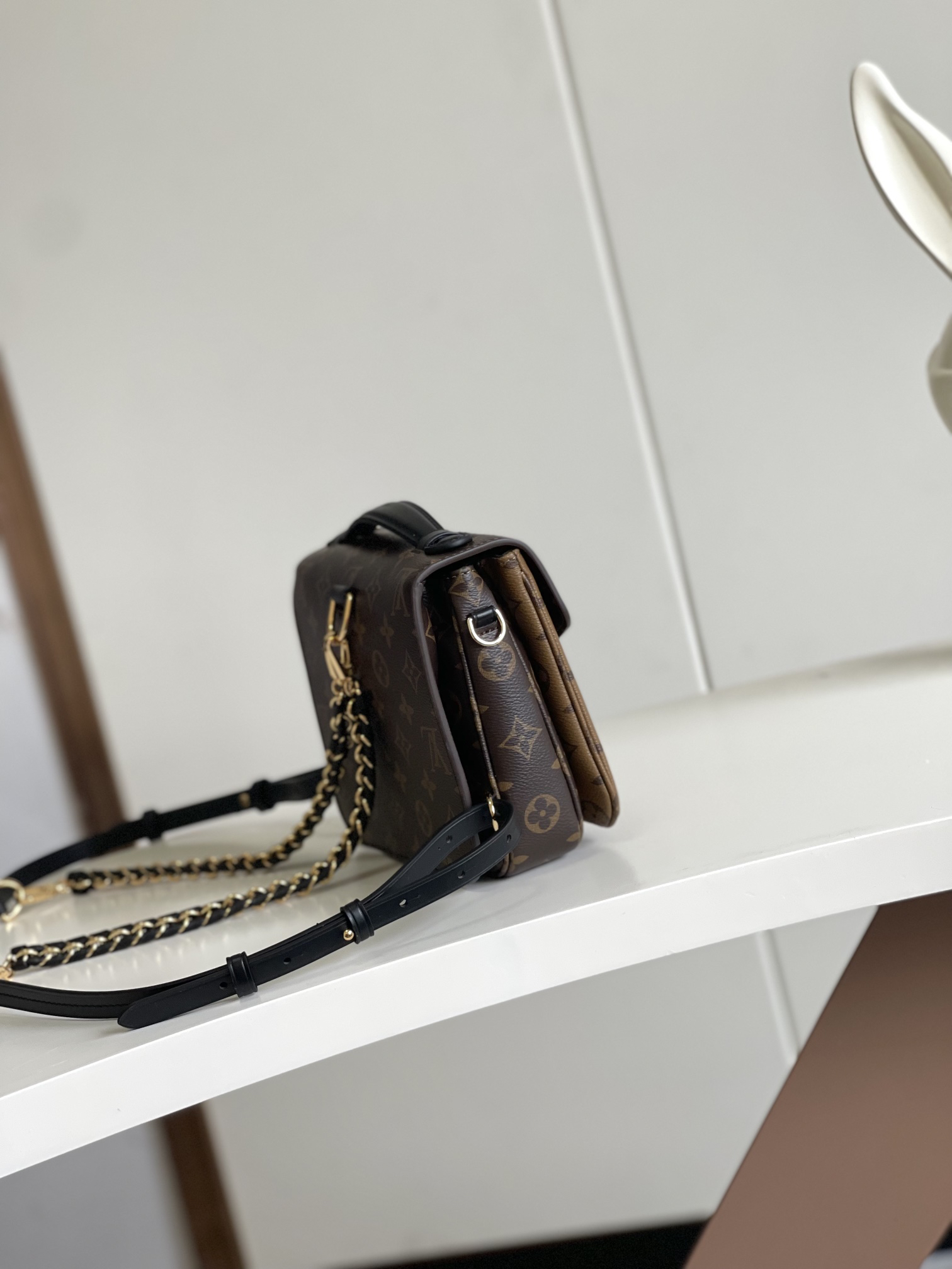 Louis Vuitton Pochette Metis Monogram Reverse Crossbody Bag - Image 2