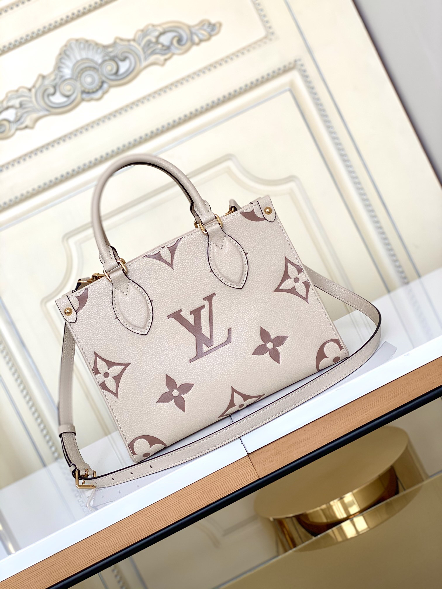 Louis Vuitton OnTheGo Small Tote Bag M45654 in White Monogram Cowhide Leather - Image 2