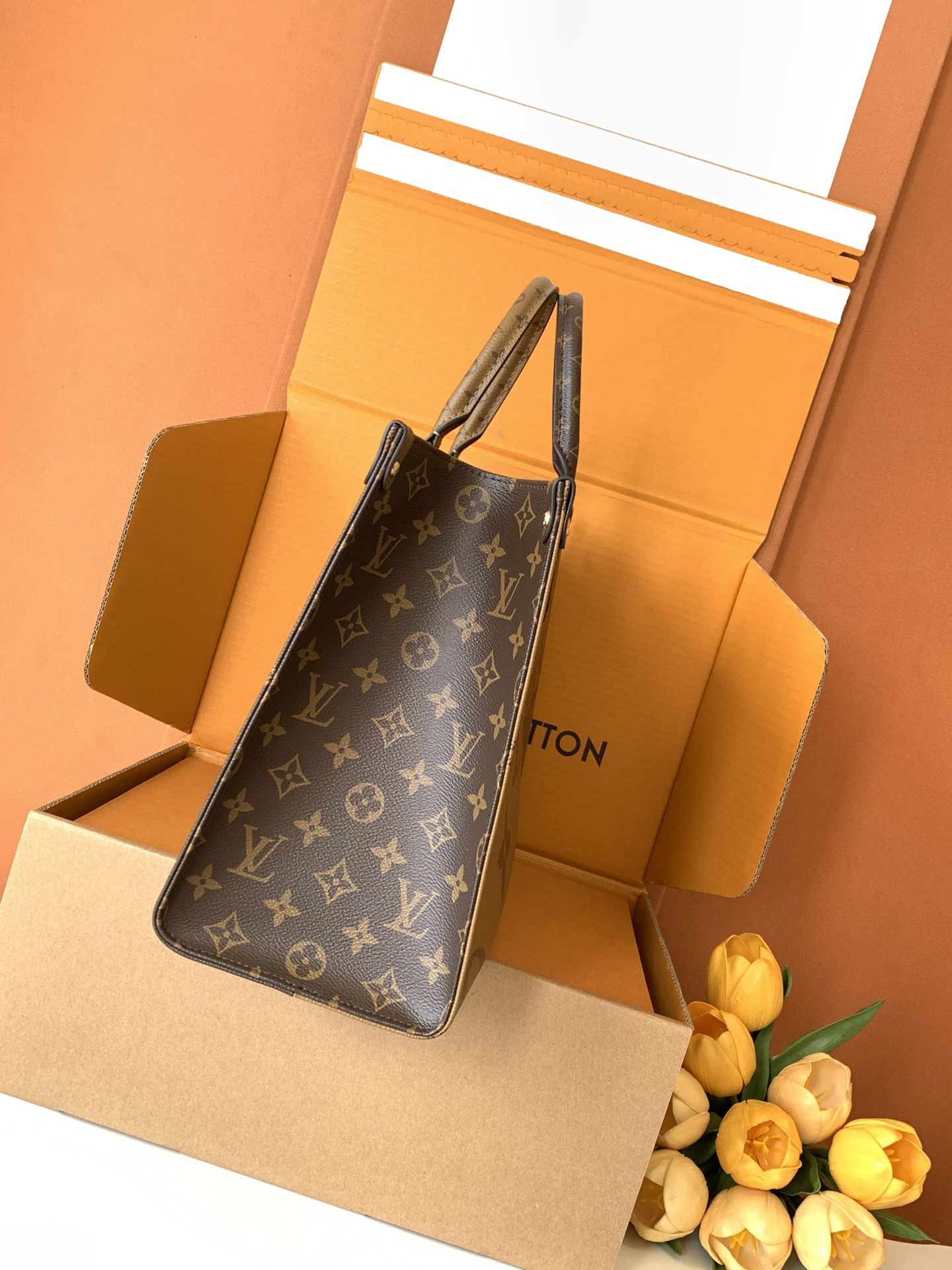 Louis Vuitton Onthego MM Leather Tote Bag - Image 2