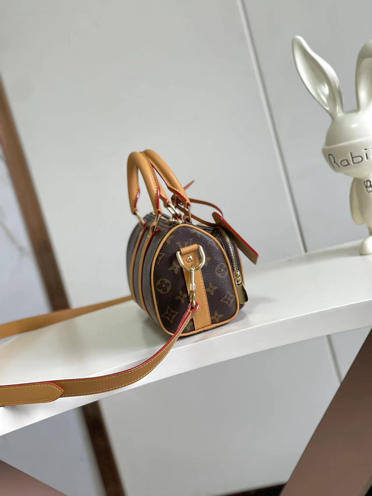 Louis Vuitton Keepall Bandoulière 25 Crossbody Bag - Image 2