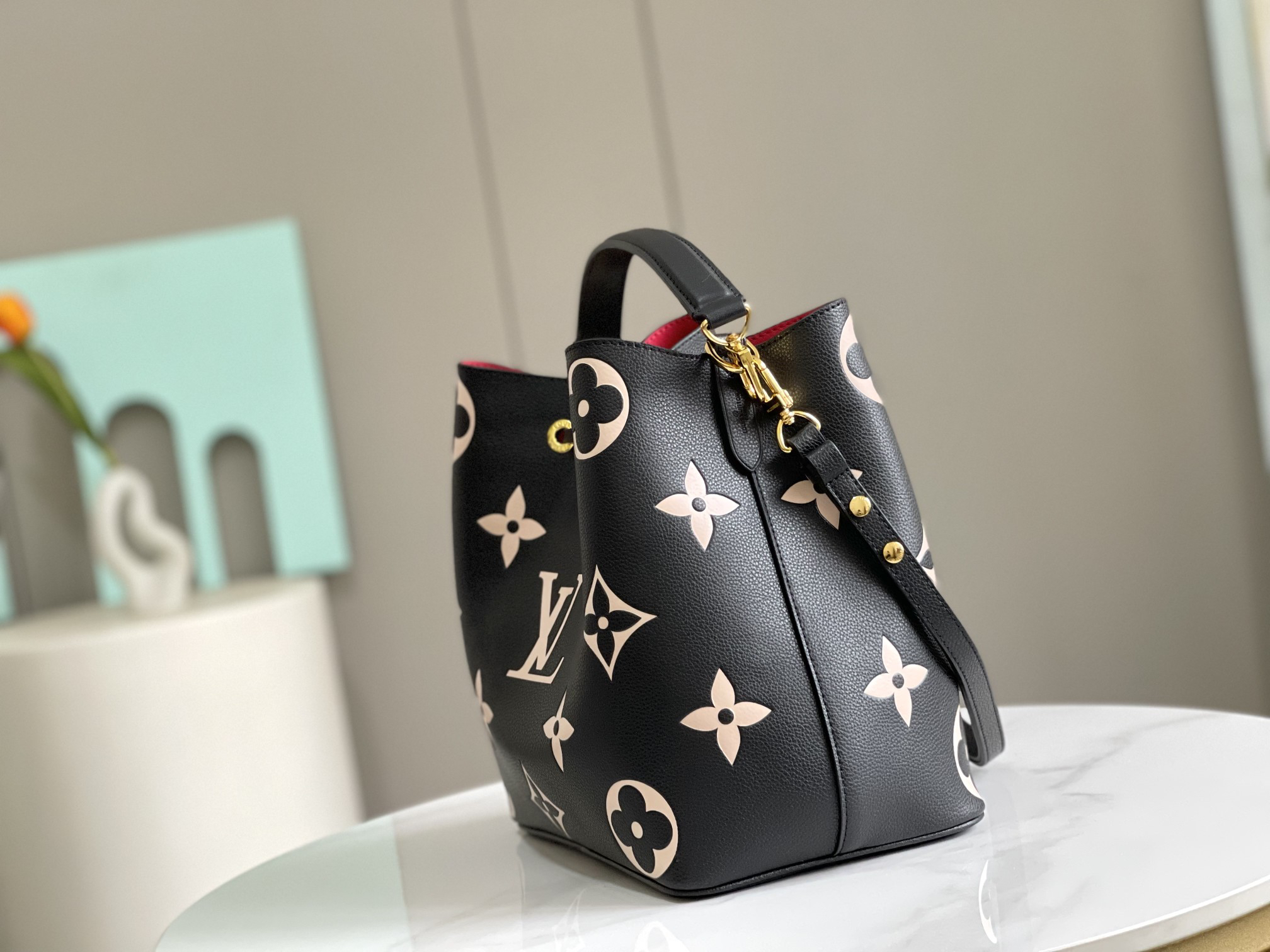 Louis Vuitton NeoNoé MM Bucket Bag - Image 2