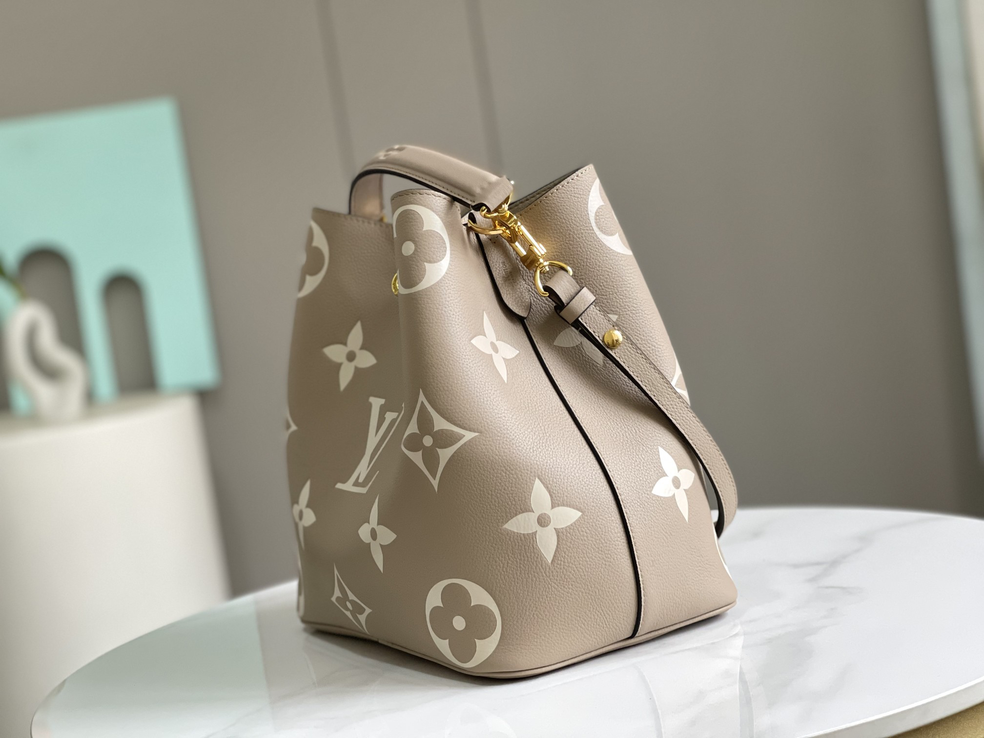 Louis Vuitton NéoNoé MM Bucket Bag - Image 2