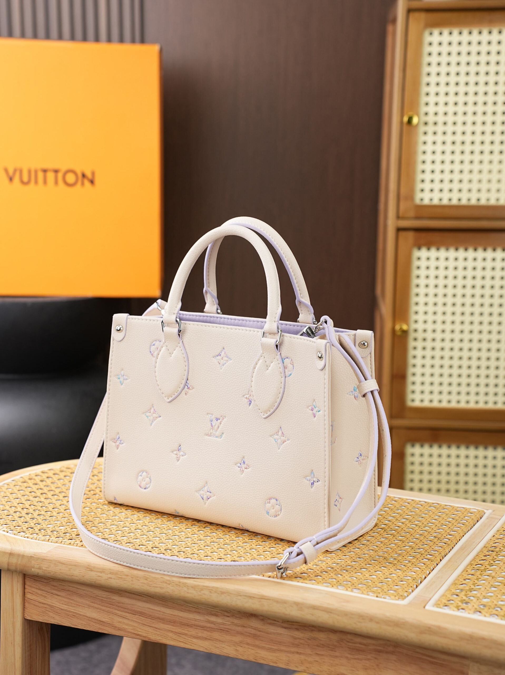 Louis Vuitton OnTheGo Small Tote Bag in White and Purple Embroidered Leather - Image 2