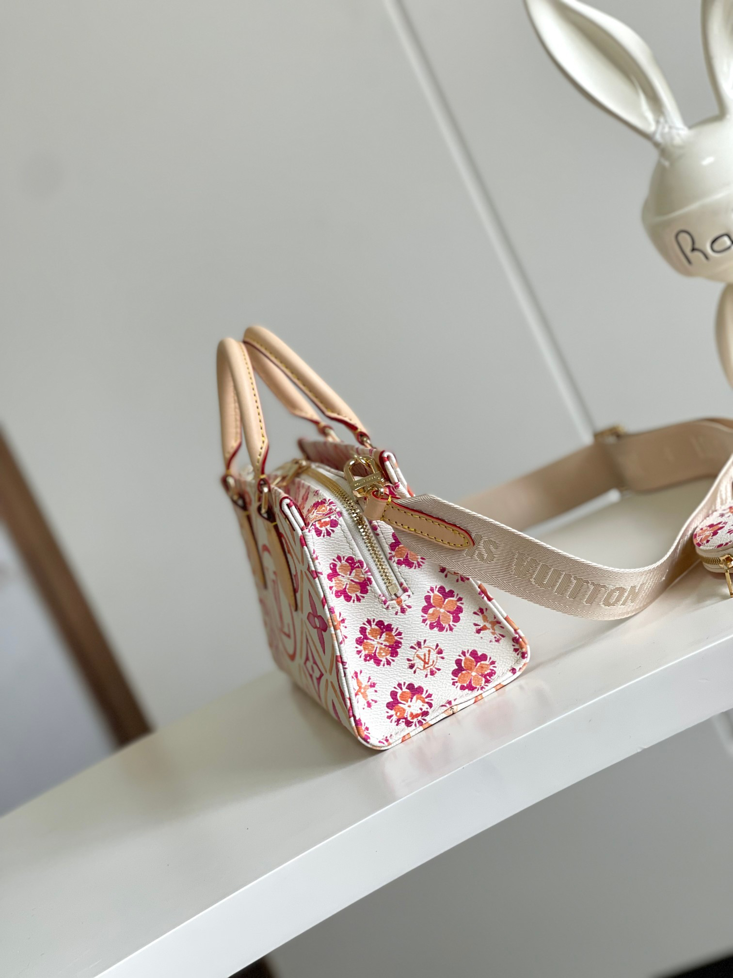 Louis Vuitton OnTheGo East West Handbag M25318 - Image 2