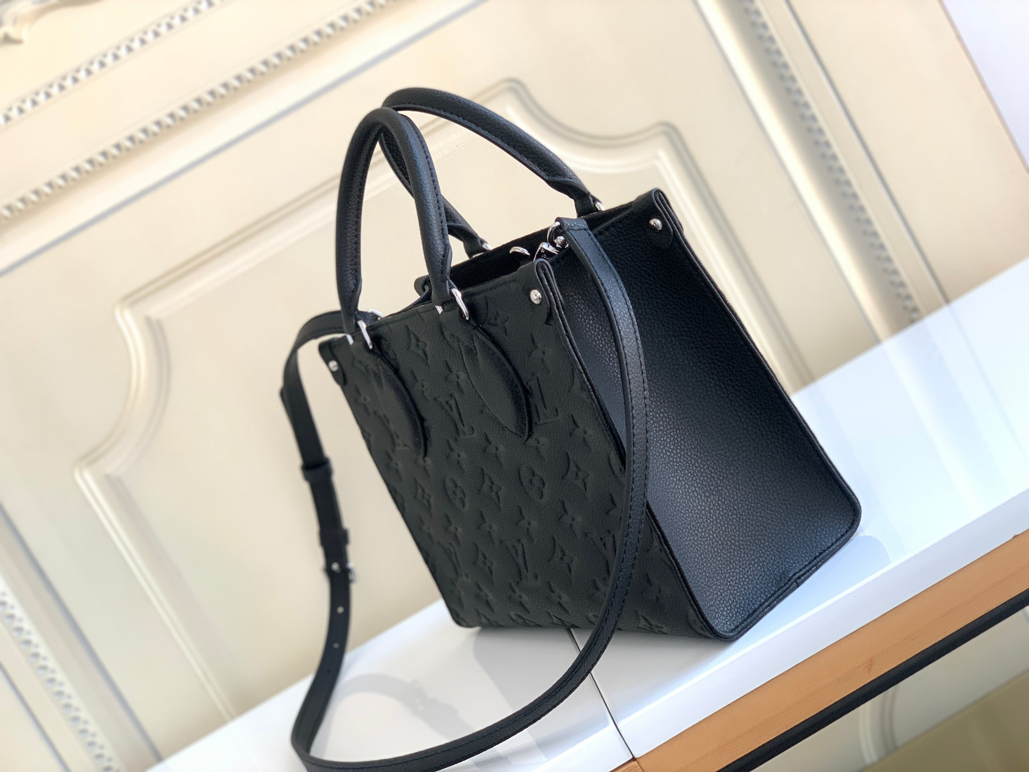 Louis Vuitton OnTheGo Small Tote Bag M45653 - Image 2