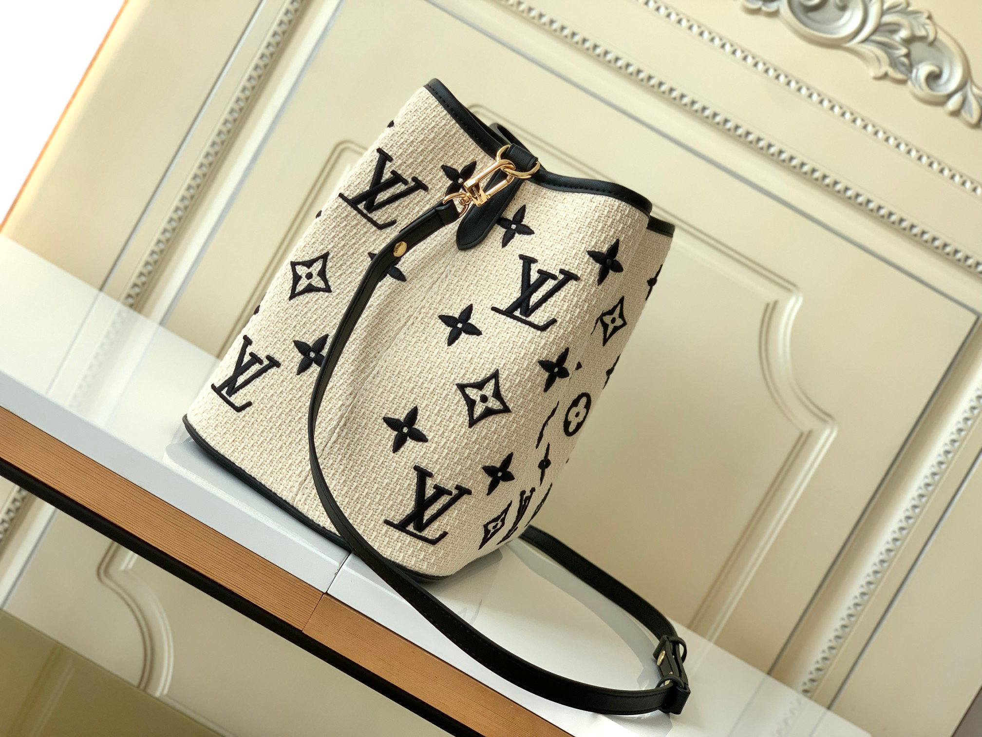 Louis Vuitton M23080 Monogram Embroidered Bucket Bag - Image 2