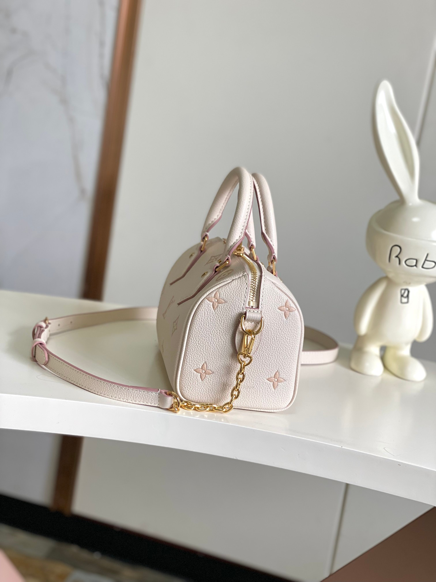 Louis Vuitton Speedy Bandoulière 20 Handbag in Beige Monogram Empreinte Leather - Image 2