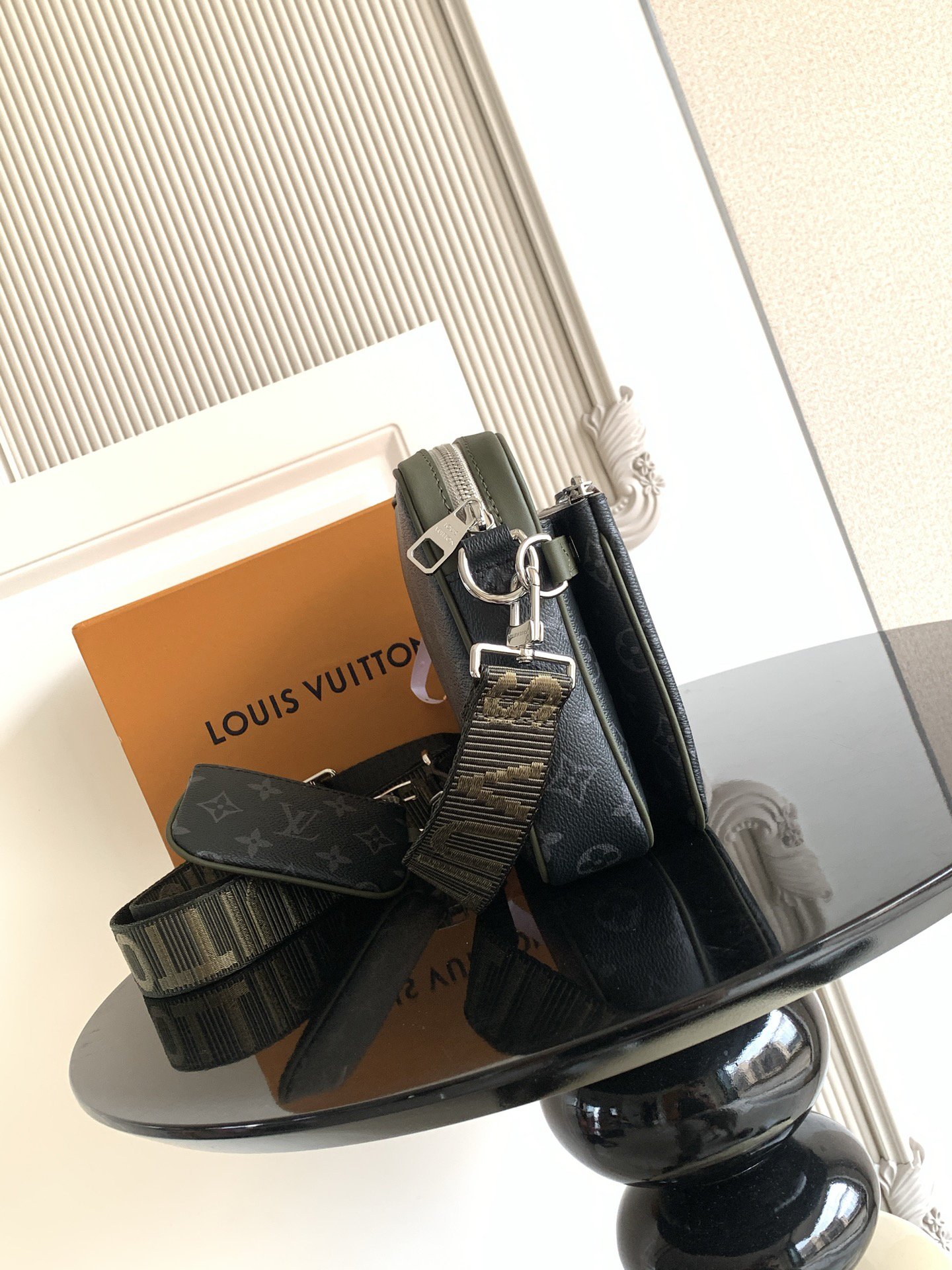 Louis Vuitton M28628 Leather Crossbody Bag - Image 2