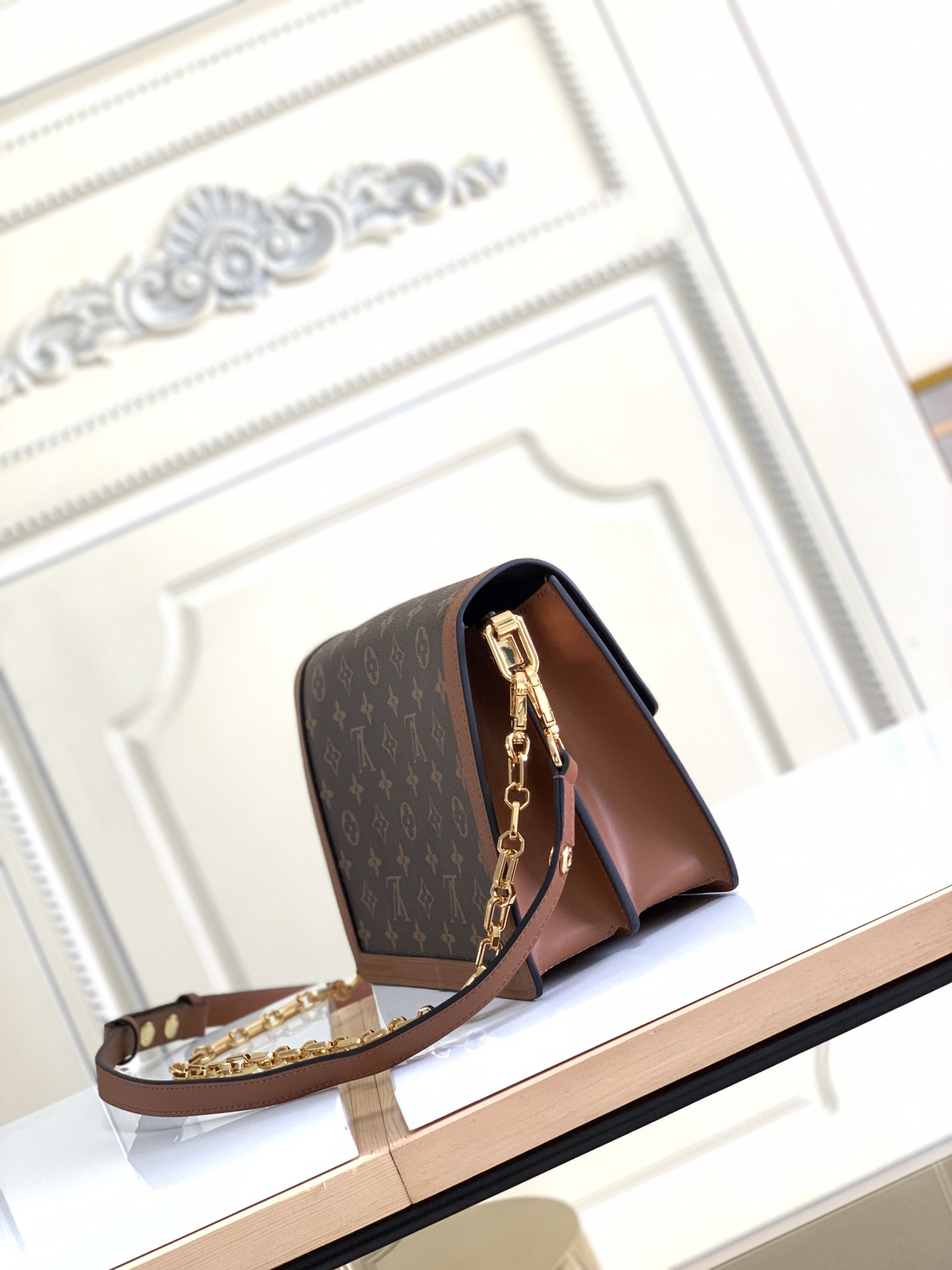 Louis Vuitton Dauphine Crossbody Bag M44391 - Image 2