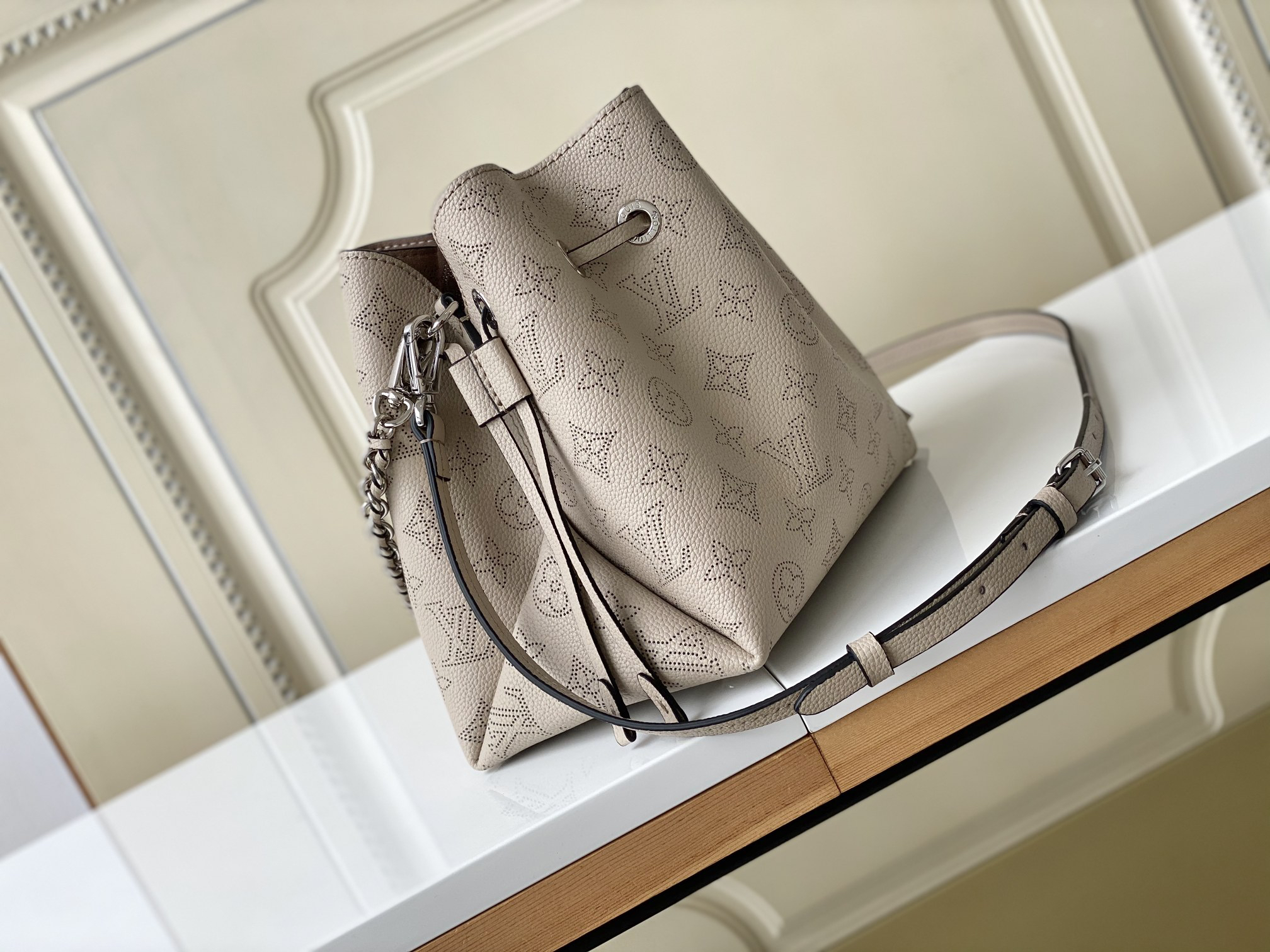 Bella Bucket Bag M57068 in Pink - Image 2