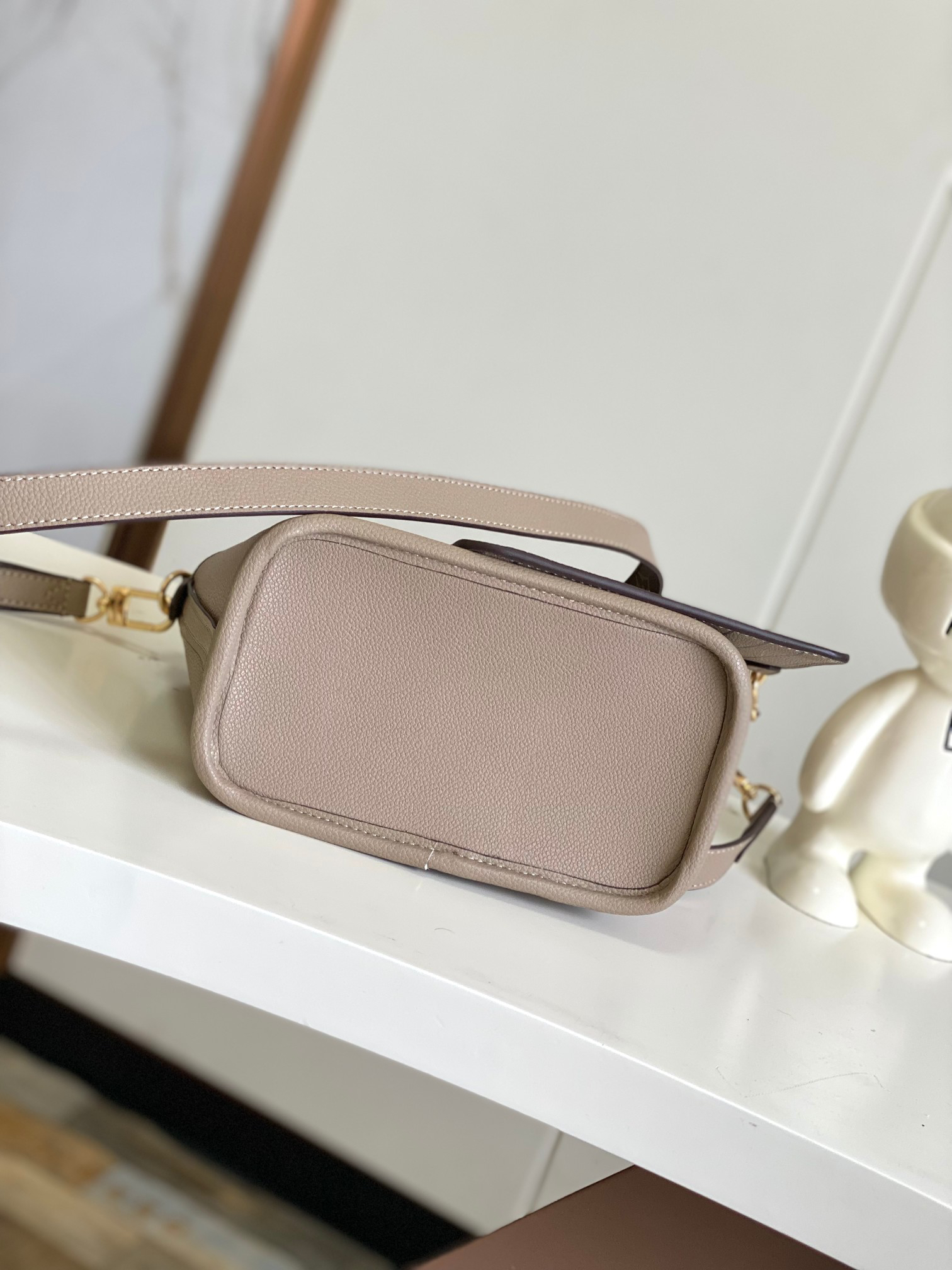 Neverfull BB Handbag in Damier Azur Canvas - Image 2