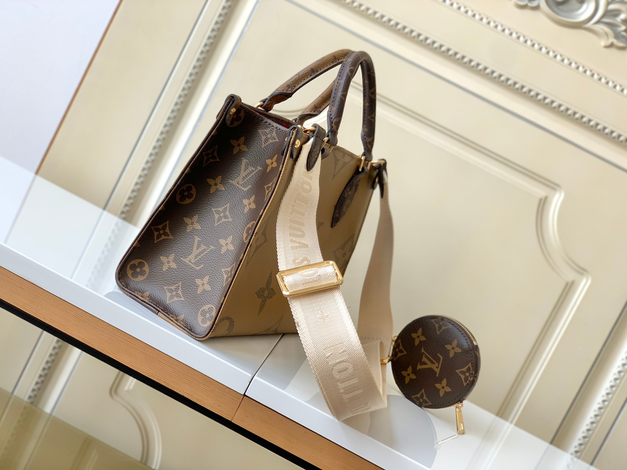 Louis Vuitton OnTheGo Small Tote Bag M46373 - Image 2