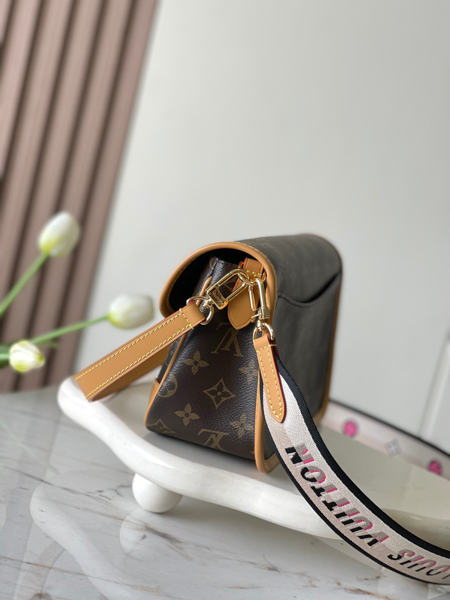 Diane Convertible Leather Shoulder Bag - Image 2