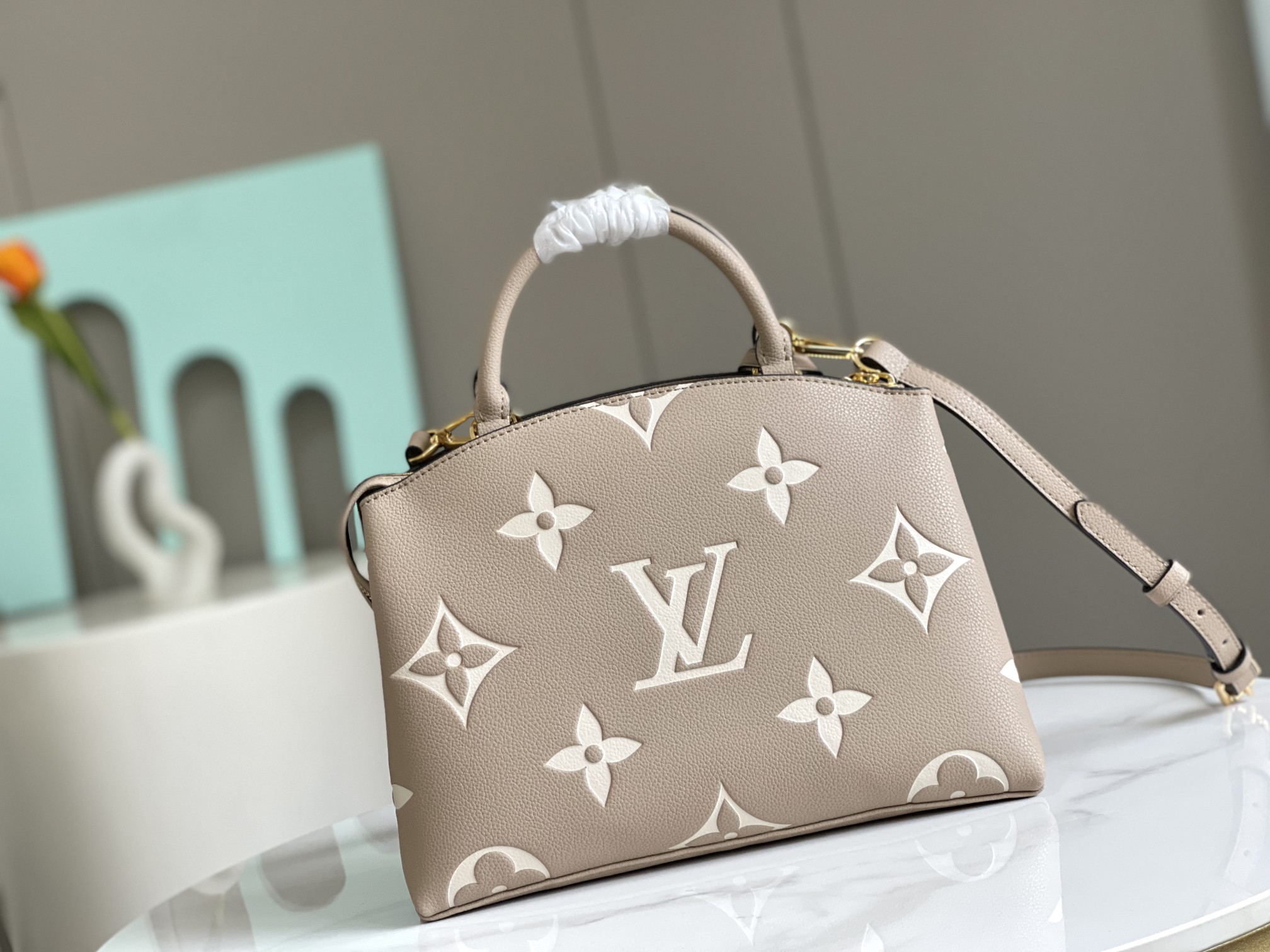 Louis Vuitton Petit Palais Handbag - Image 2