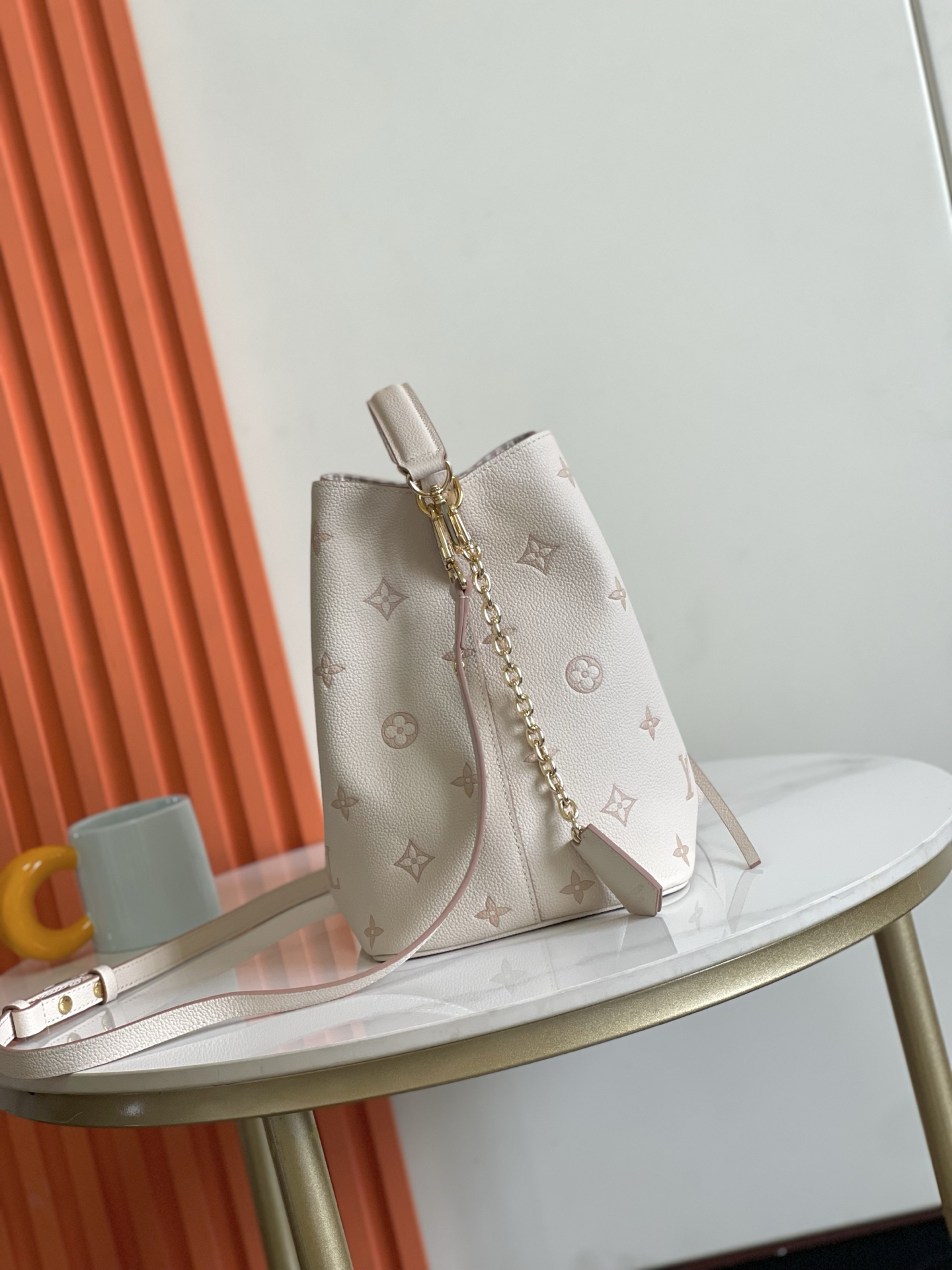 Louis Vuitton NéoNoé Medium Shoulder Bag - Image 2