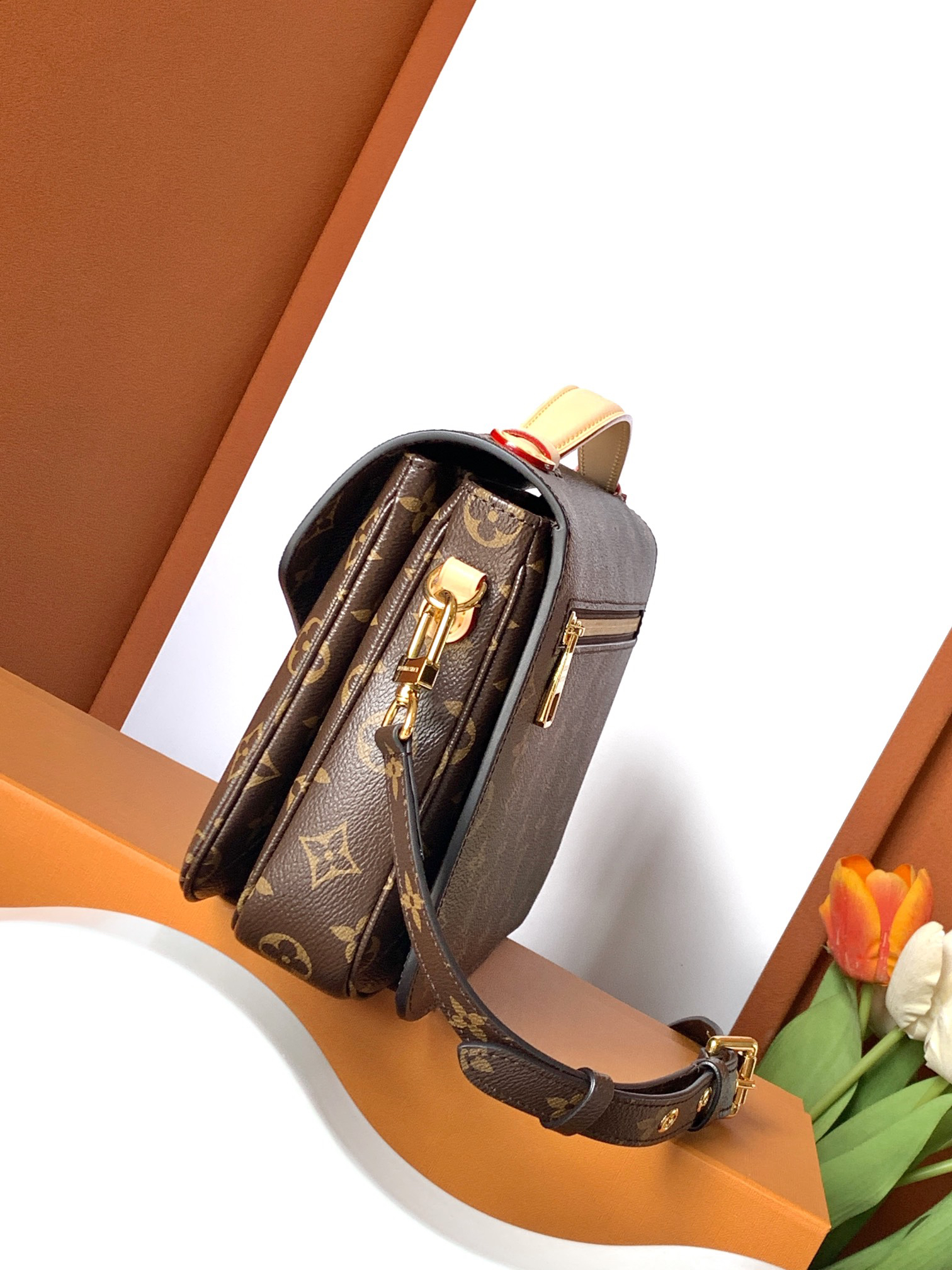 Pochette Métis Leather Crossbody Bag - Image 2