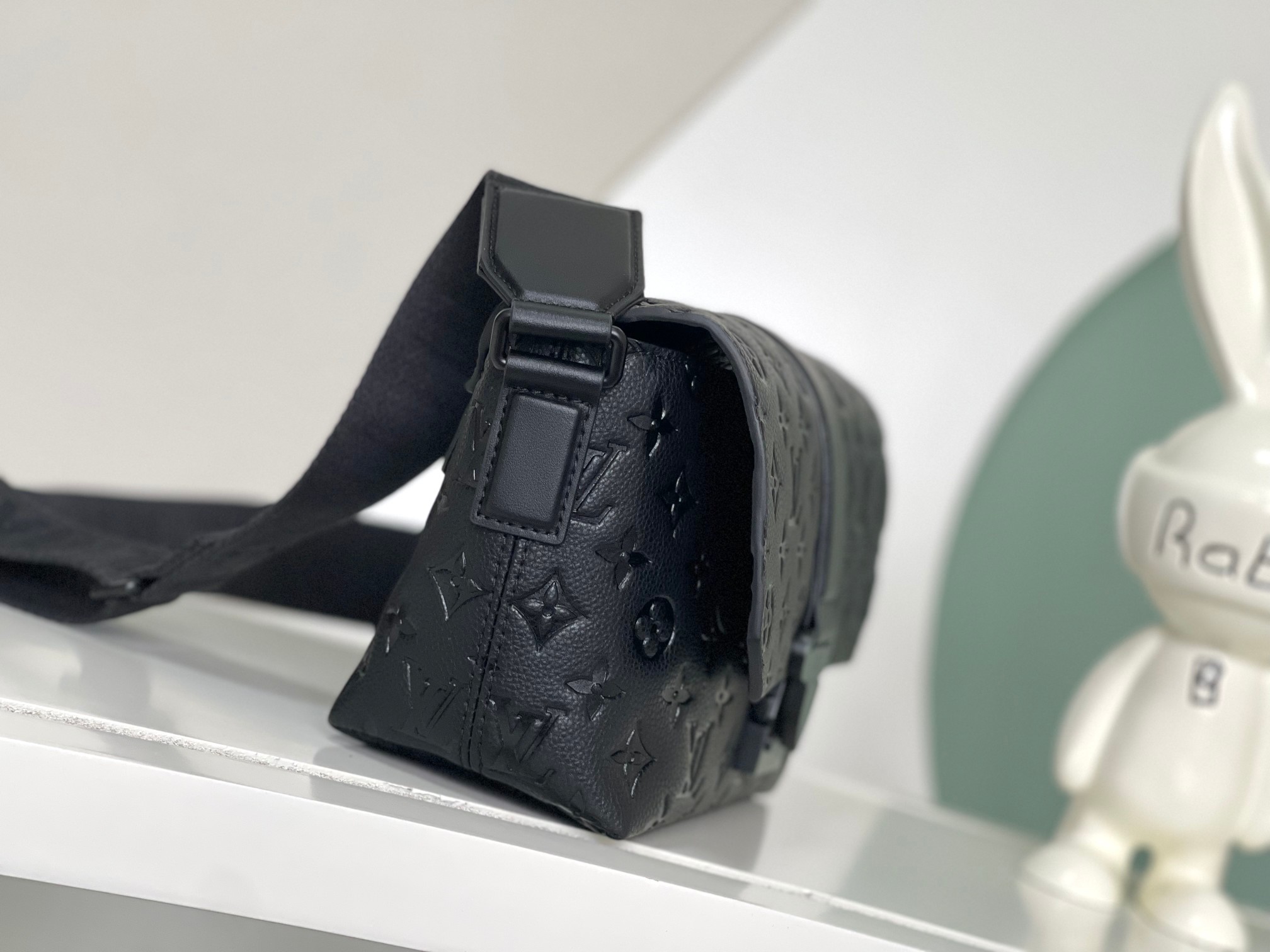 Louis Vuitton S-Cape Messenger Bag M23741 in Black Monogram Taurillon Leather - Image 2