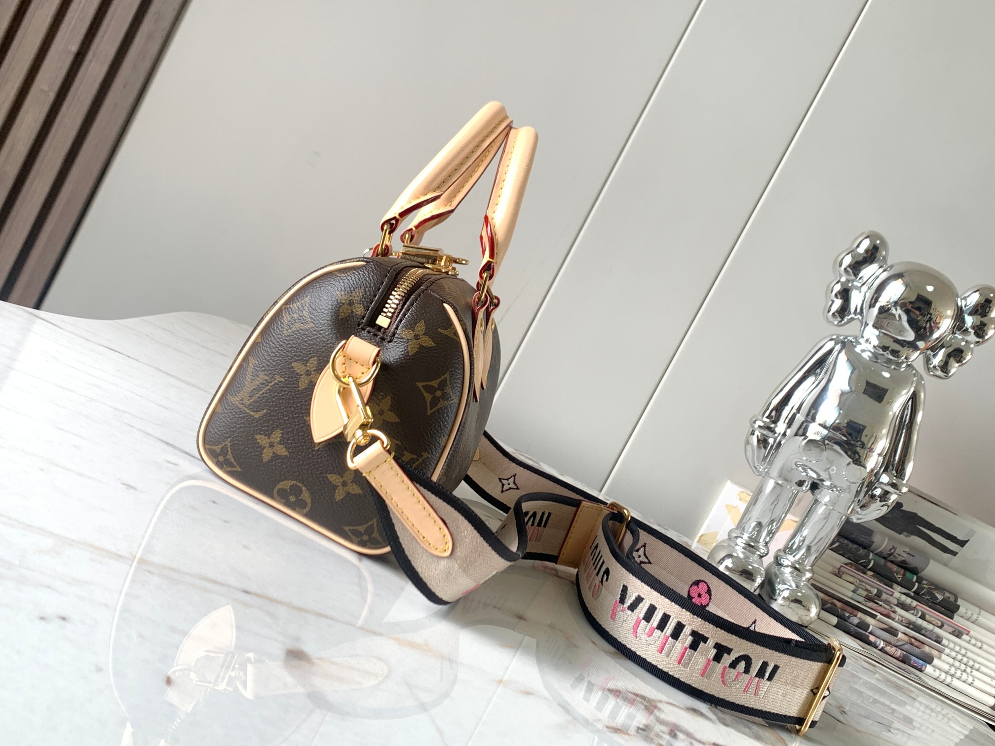 Speedy Bandoulière 20 Crossbody Bag - Image 2