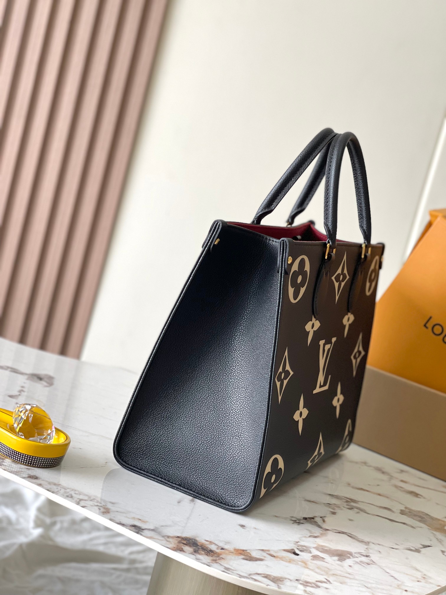 Louis Vuitton Onthego MM Tote Bag - Image 2