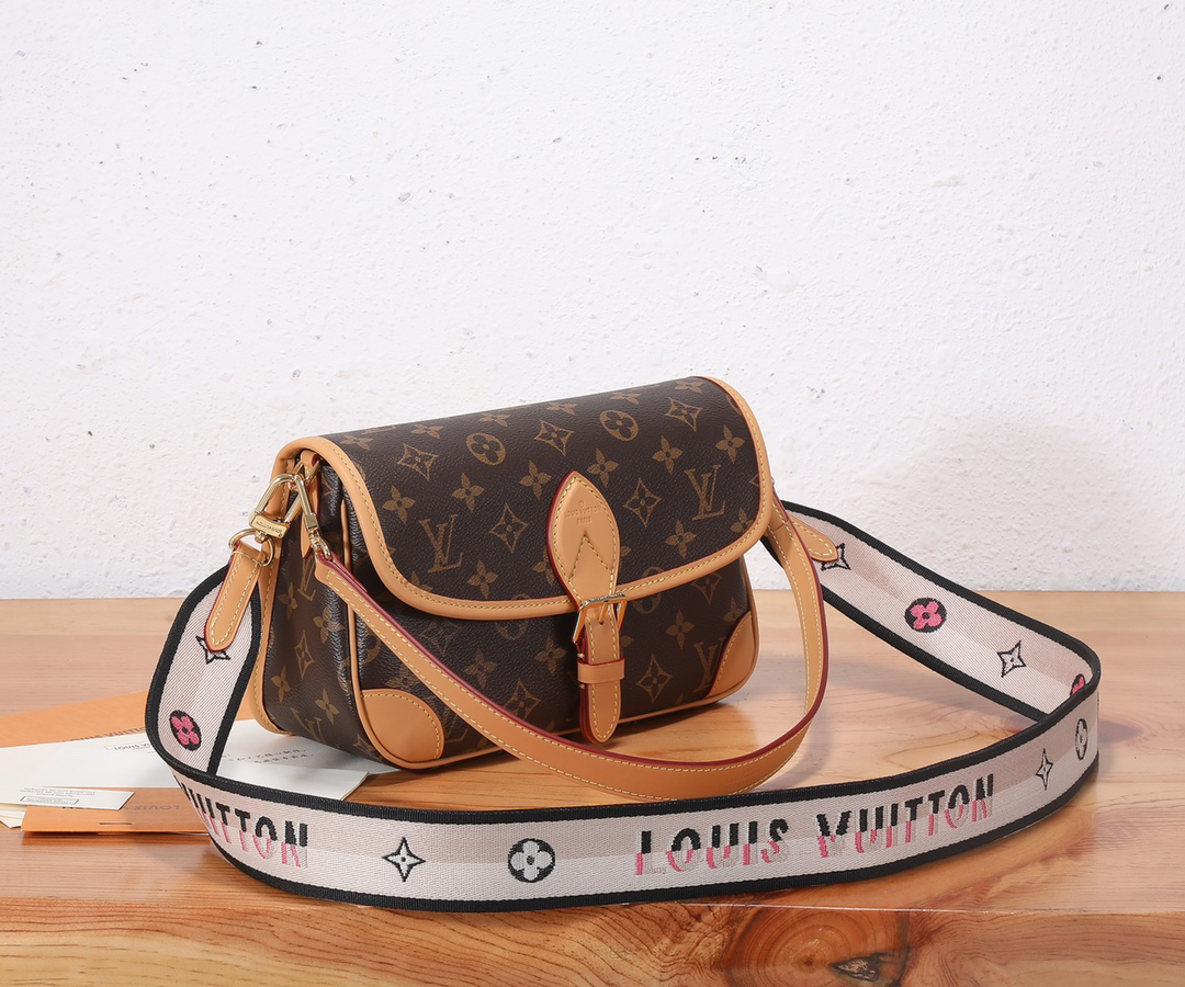 Louis Vuitton Diane Crossbody Bag M45985 - Image 2