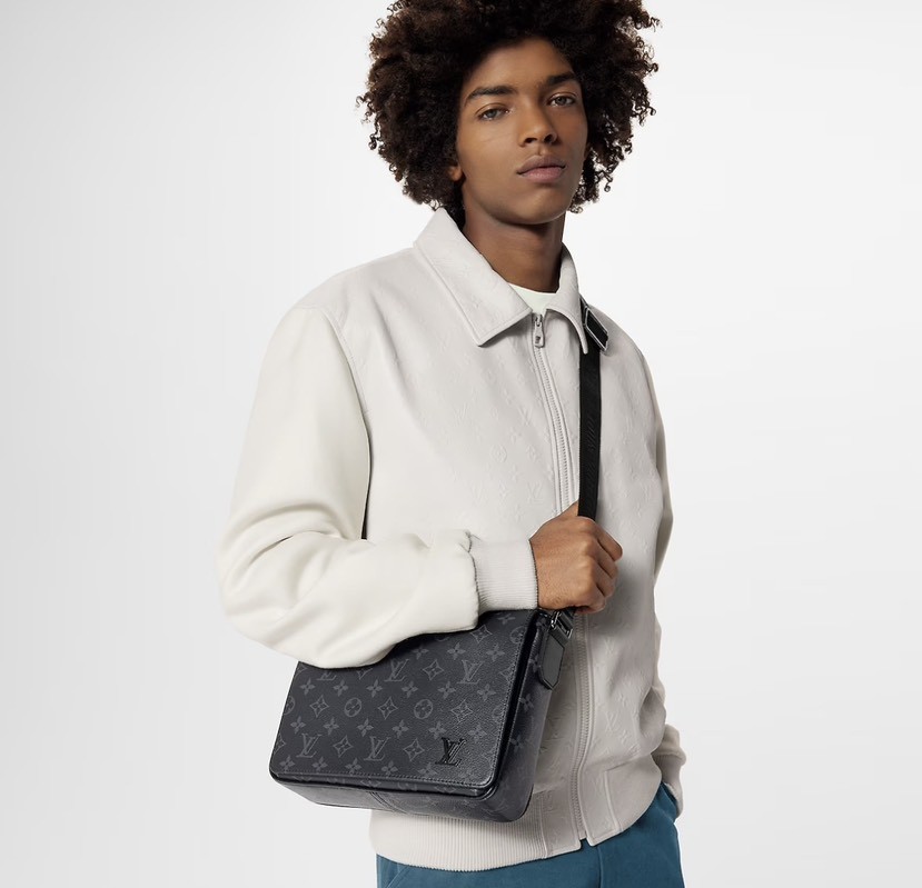 Louis Vuitton District Small Messenger Bag in Monogram Eclipse Canvas - Image 2