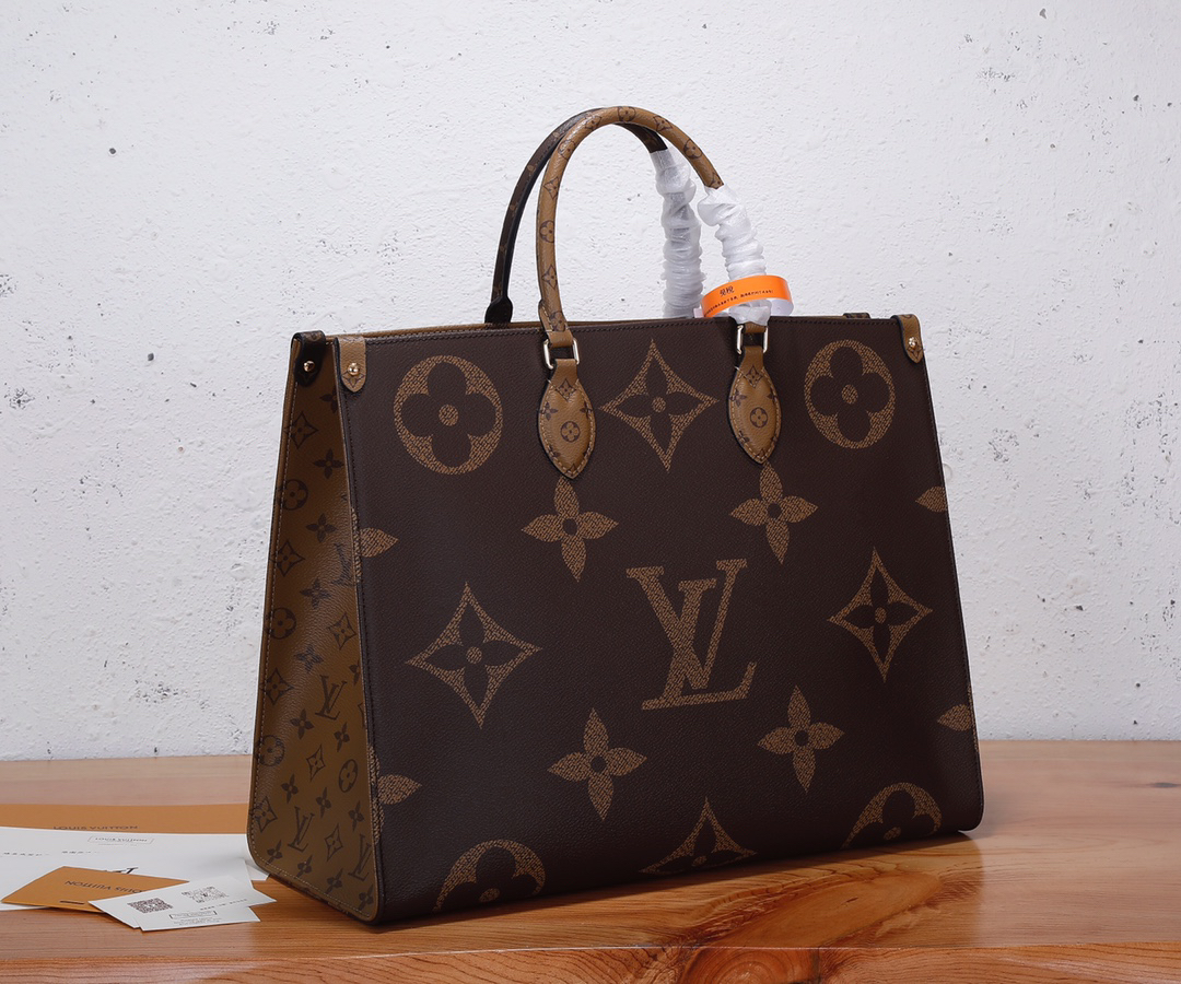 Louis Vuitton Onthego Tote Bag in Monogram Giant Canvas - Image 2