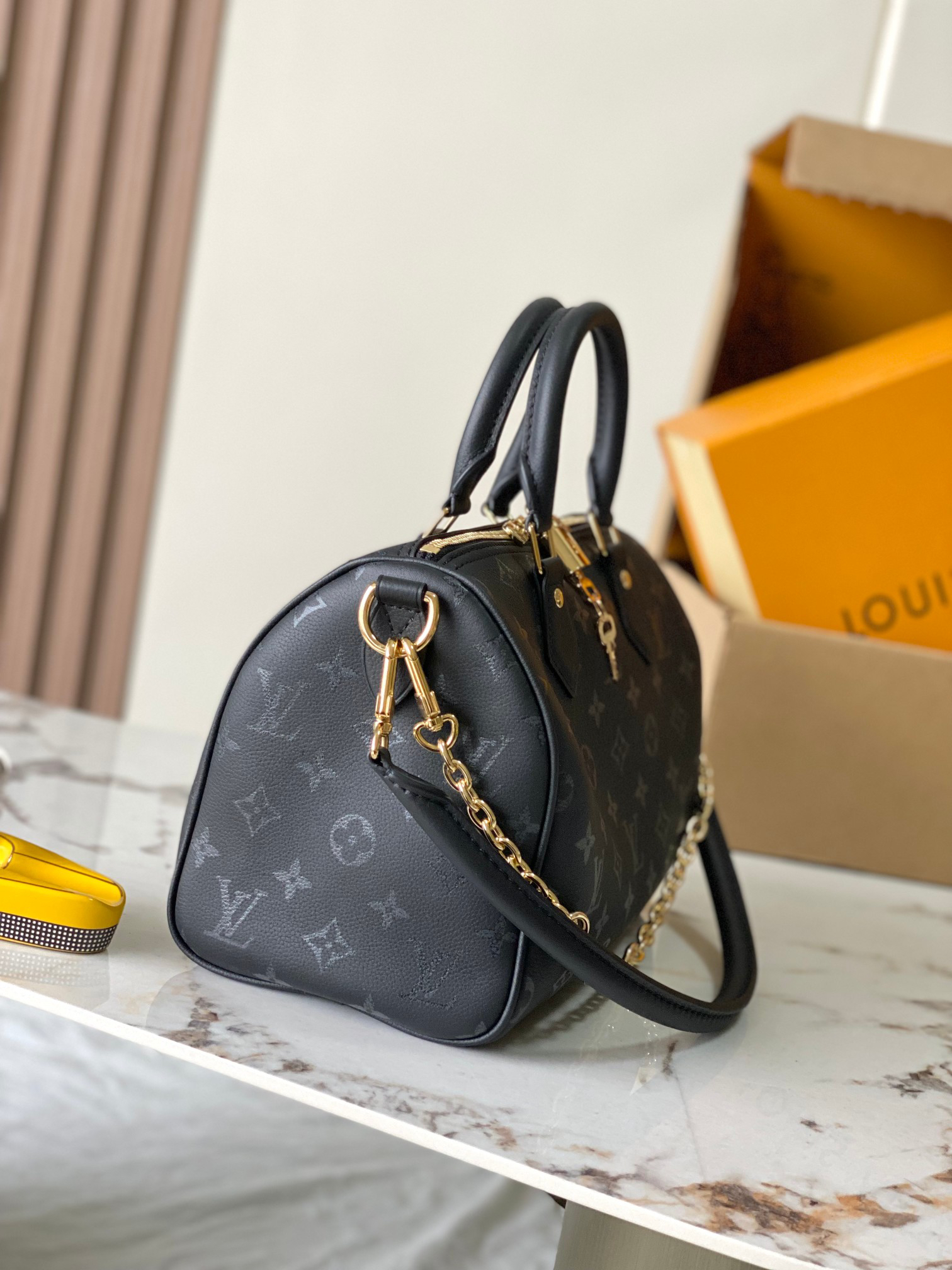 Louis Vuitton Speedy Bandoulière 25 Leather Crossbody Bag - Image 2