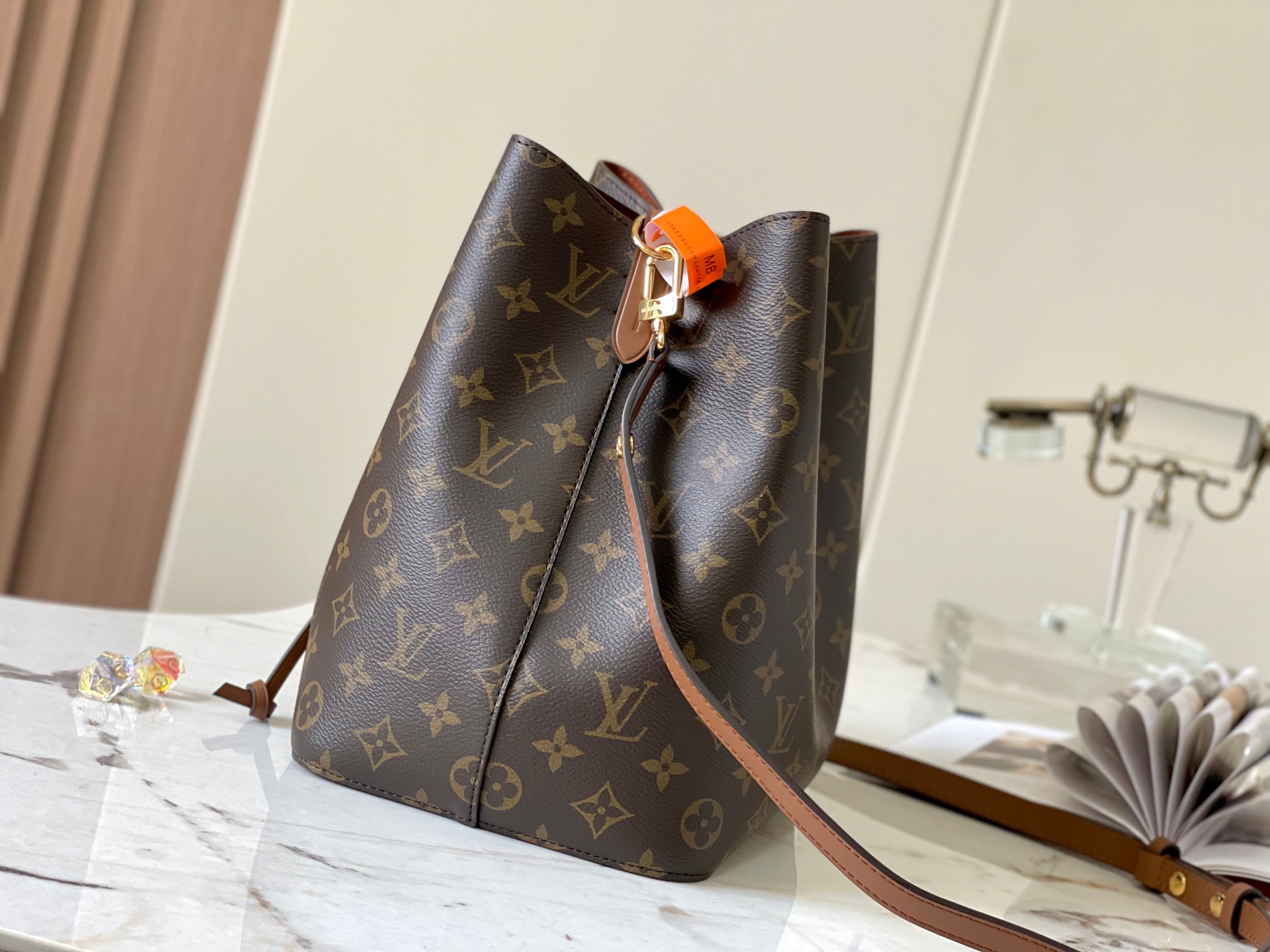 Louis Vuitton NéoNoé Bucket Shoulder Bag - Image 2