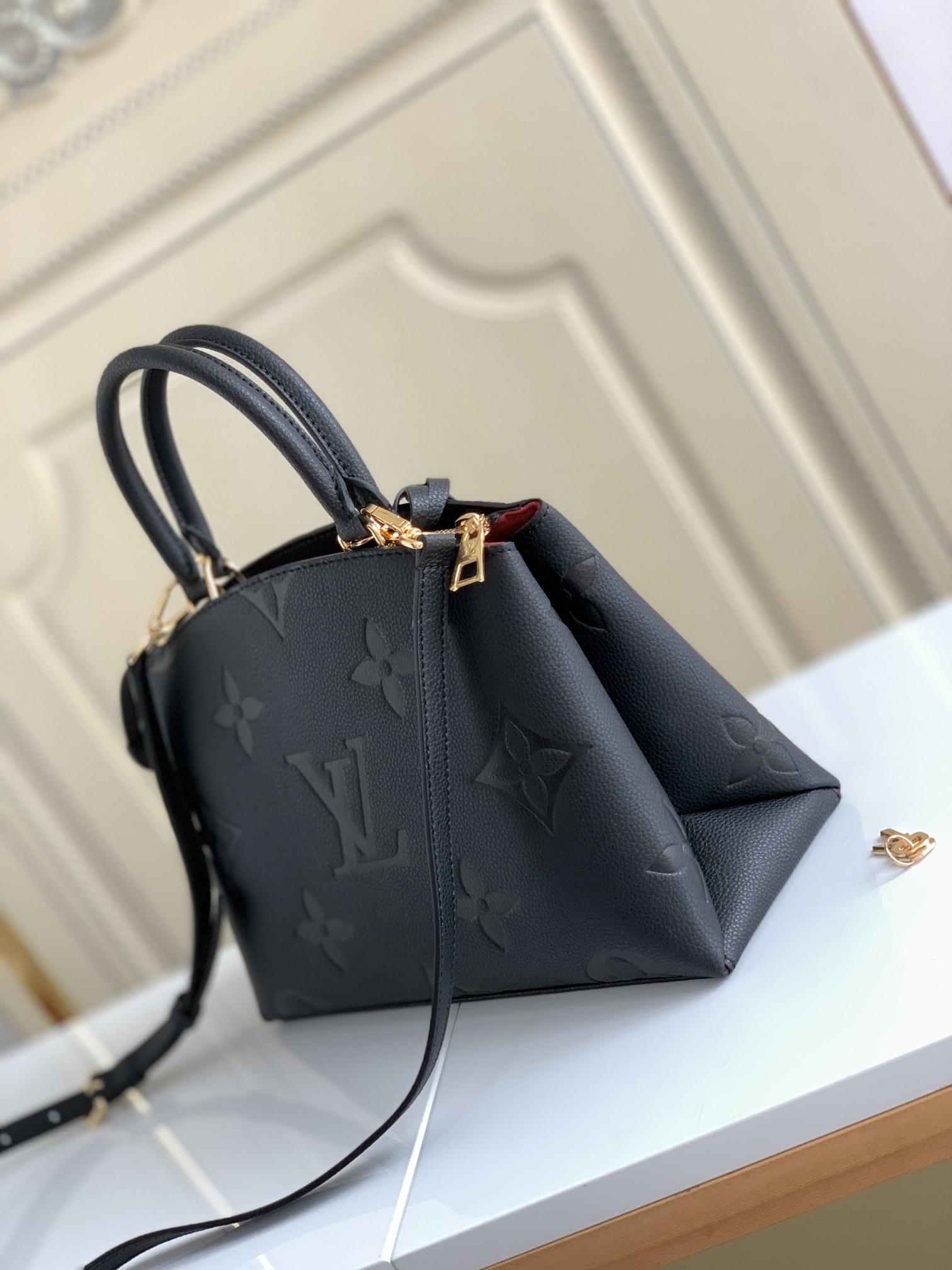 Louis Vuitton Petit Palais Small Handbag in Black - Image 2