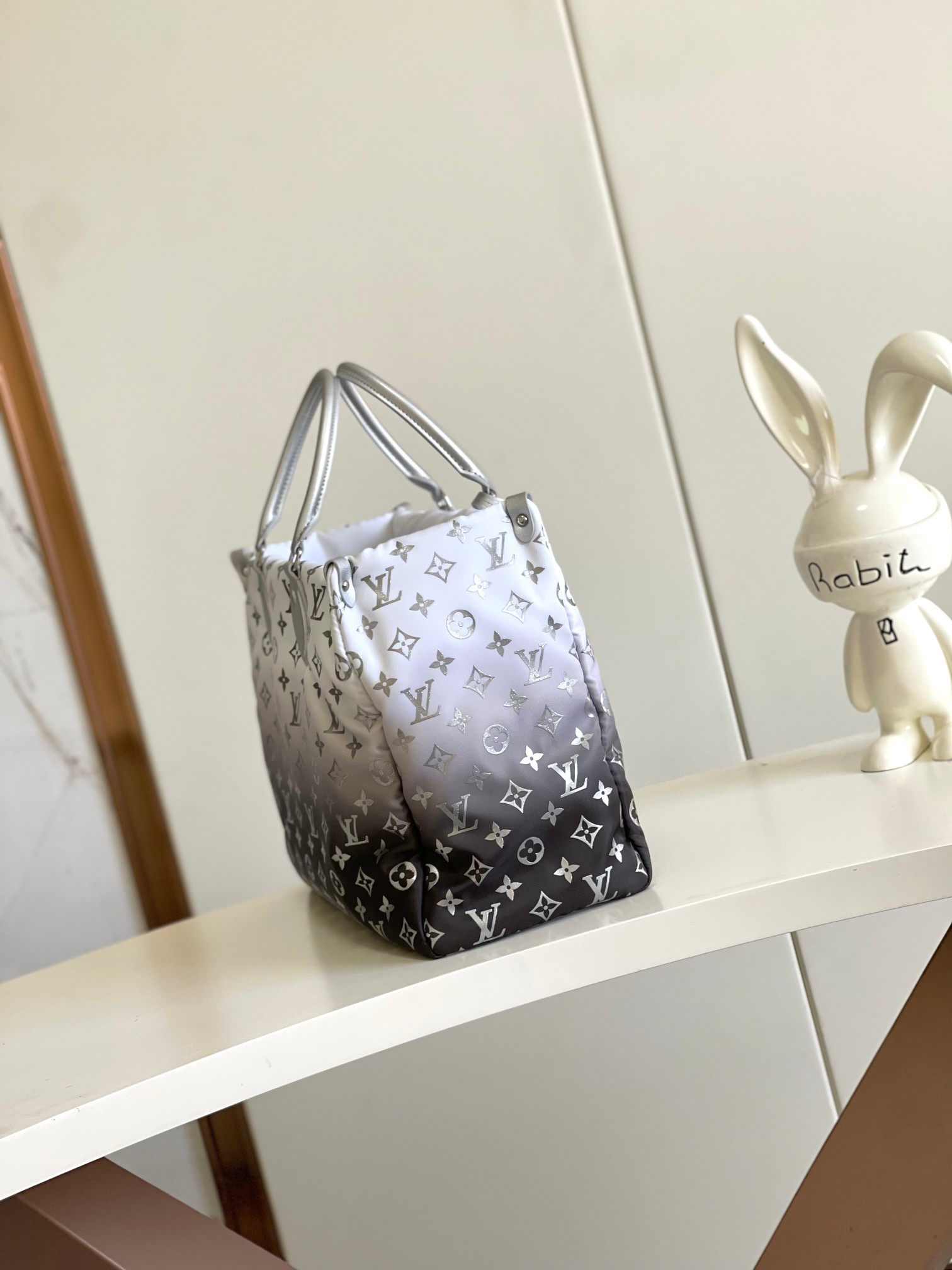 Louis Vuitton OnTheGo Medium Tote Bag in Silver Monogram Canvas - Image 2