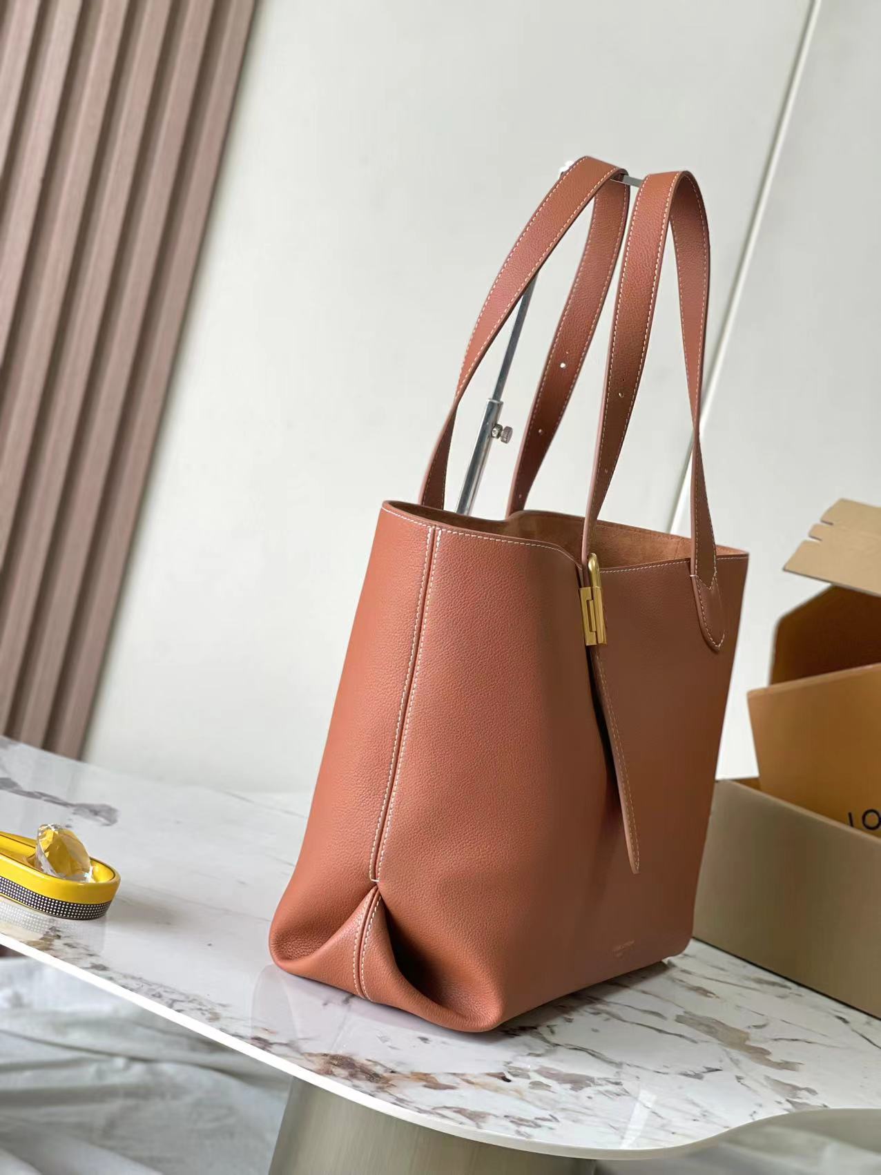 Low Key Cabas Medium Handbag - Image 2
