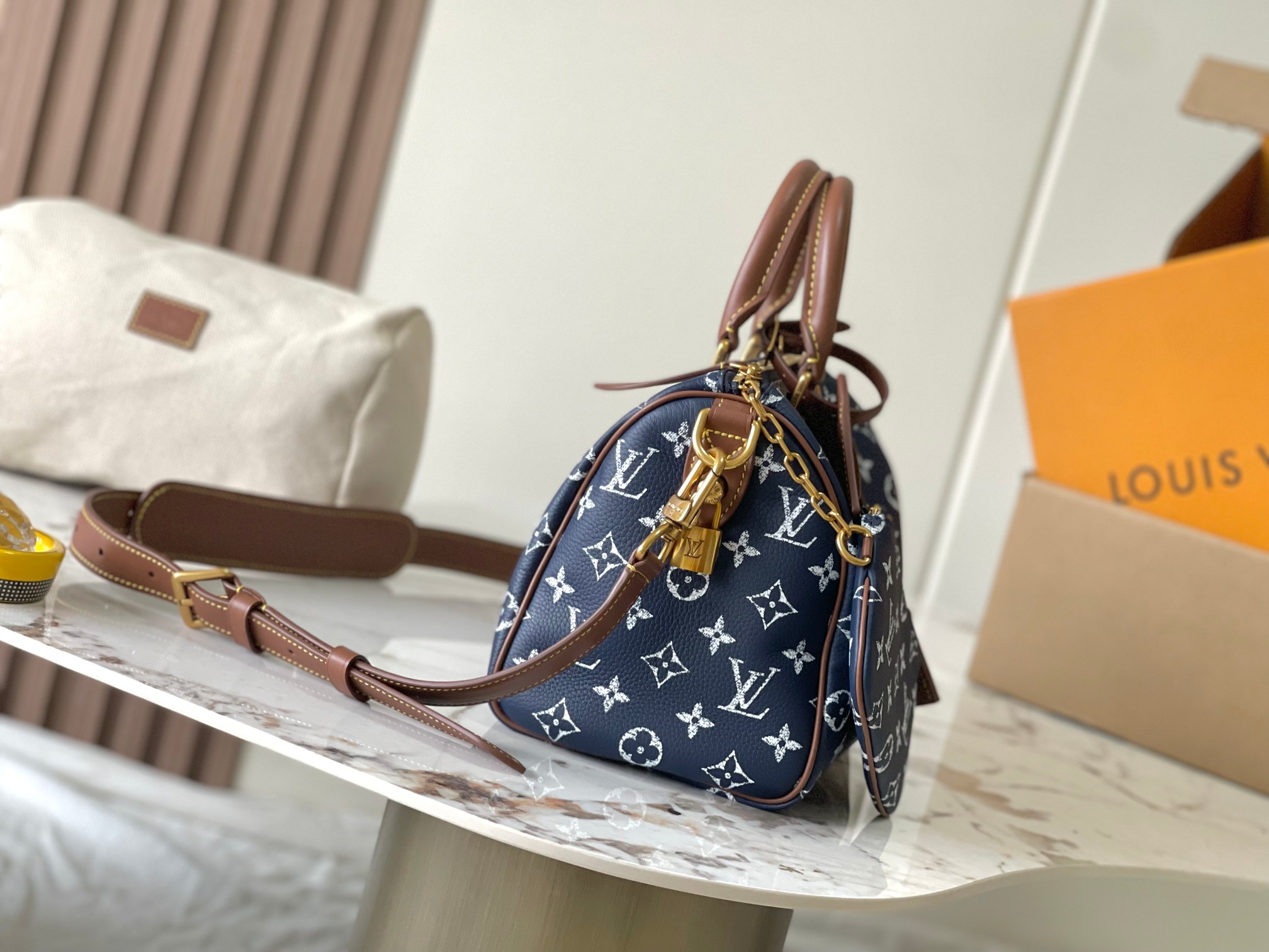 Speedy Bandoulière 25 Handbag - Image 2
