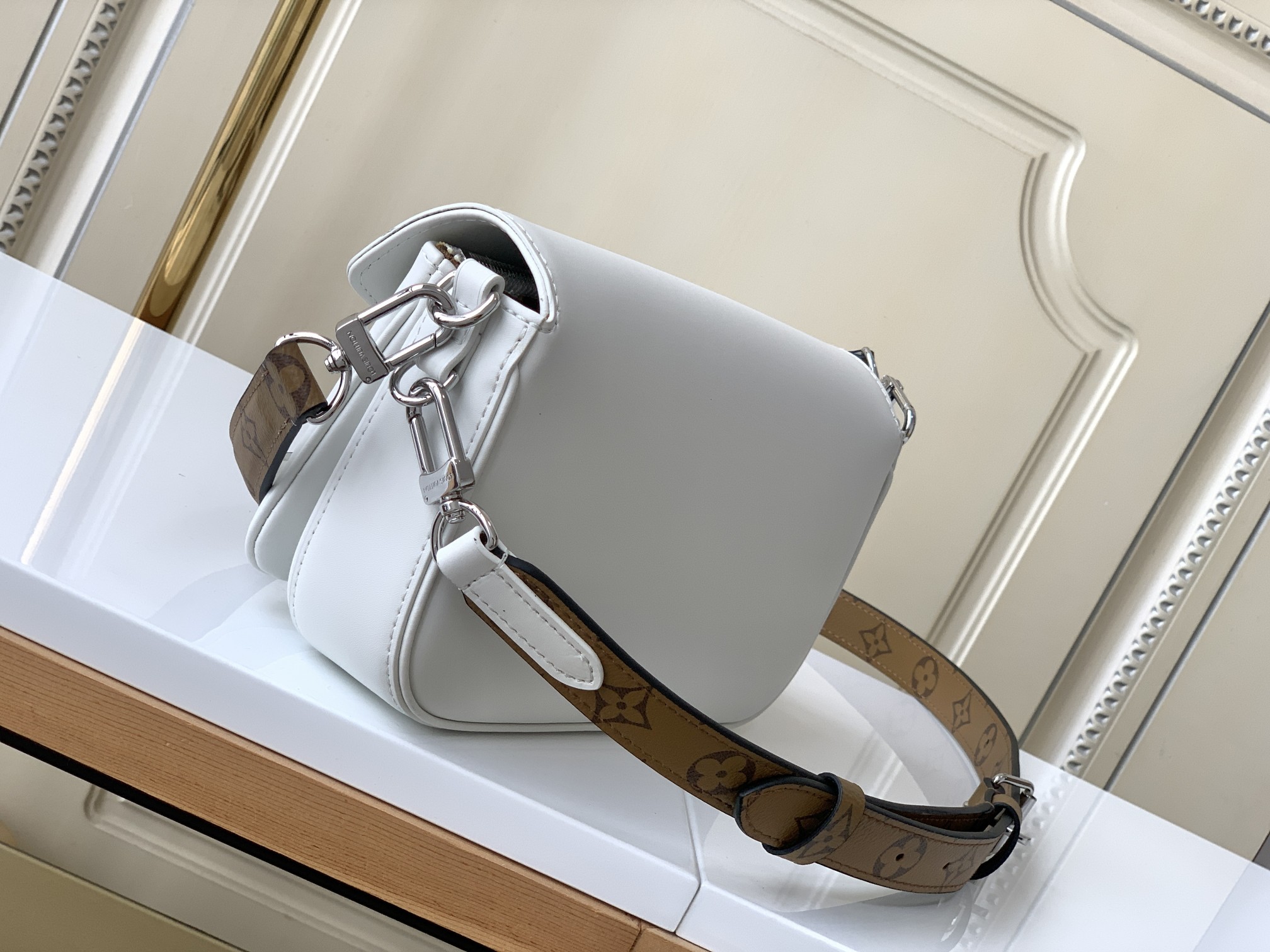 Swing Leather Crossbody Handbag - Image 2