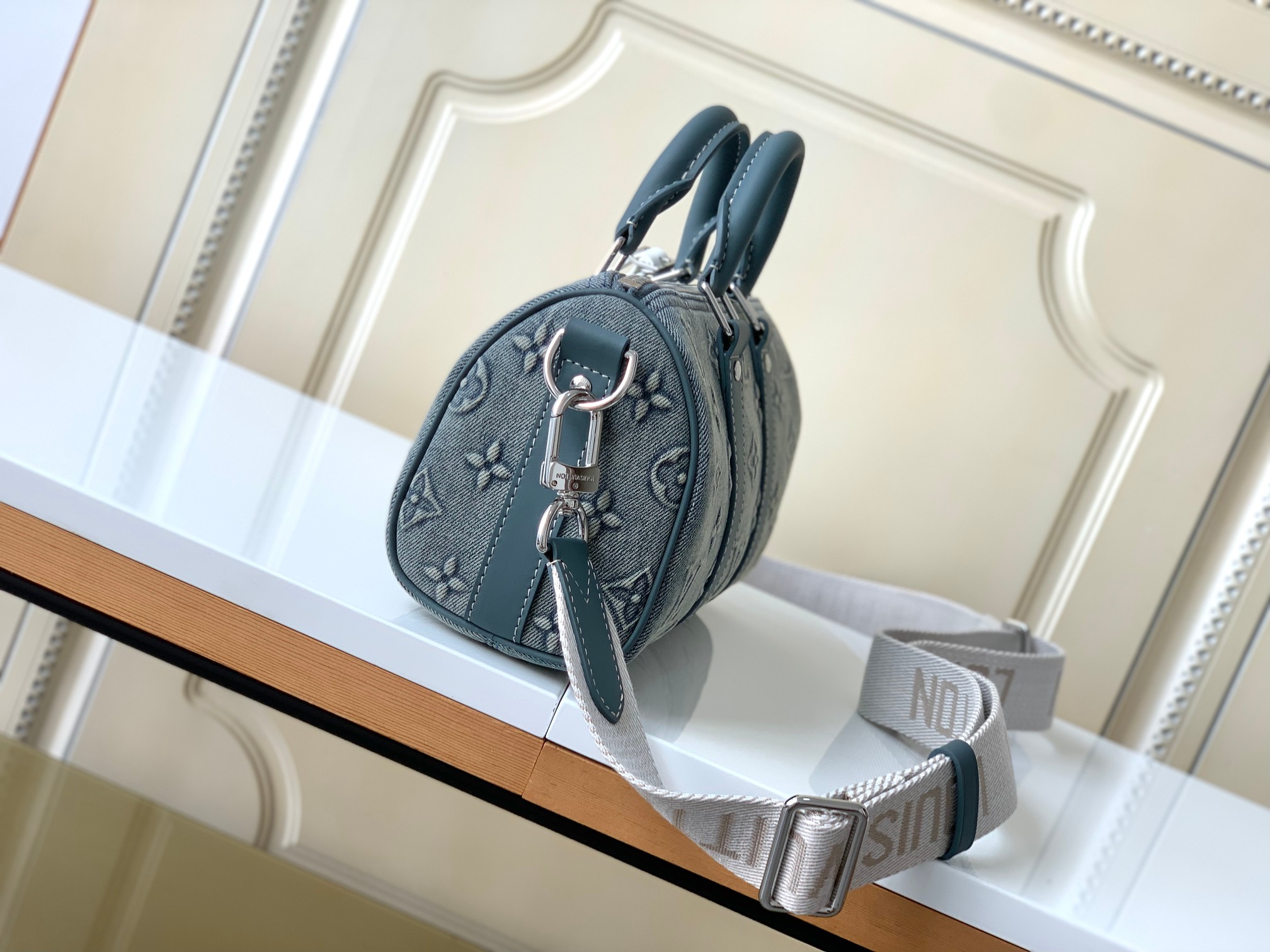 Louis Vuitton Keepall Bandoulière 25 Monogram Washed Denim Handbag - Image 2