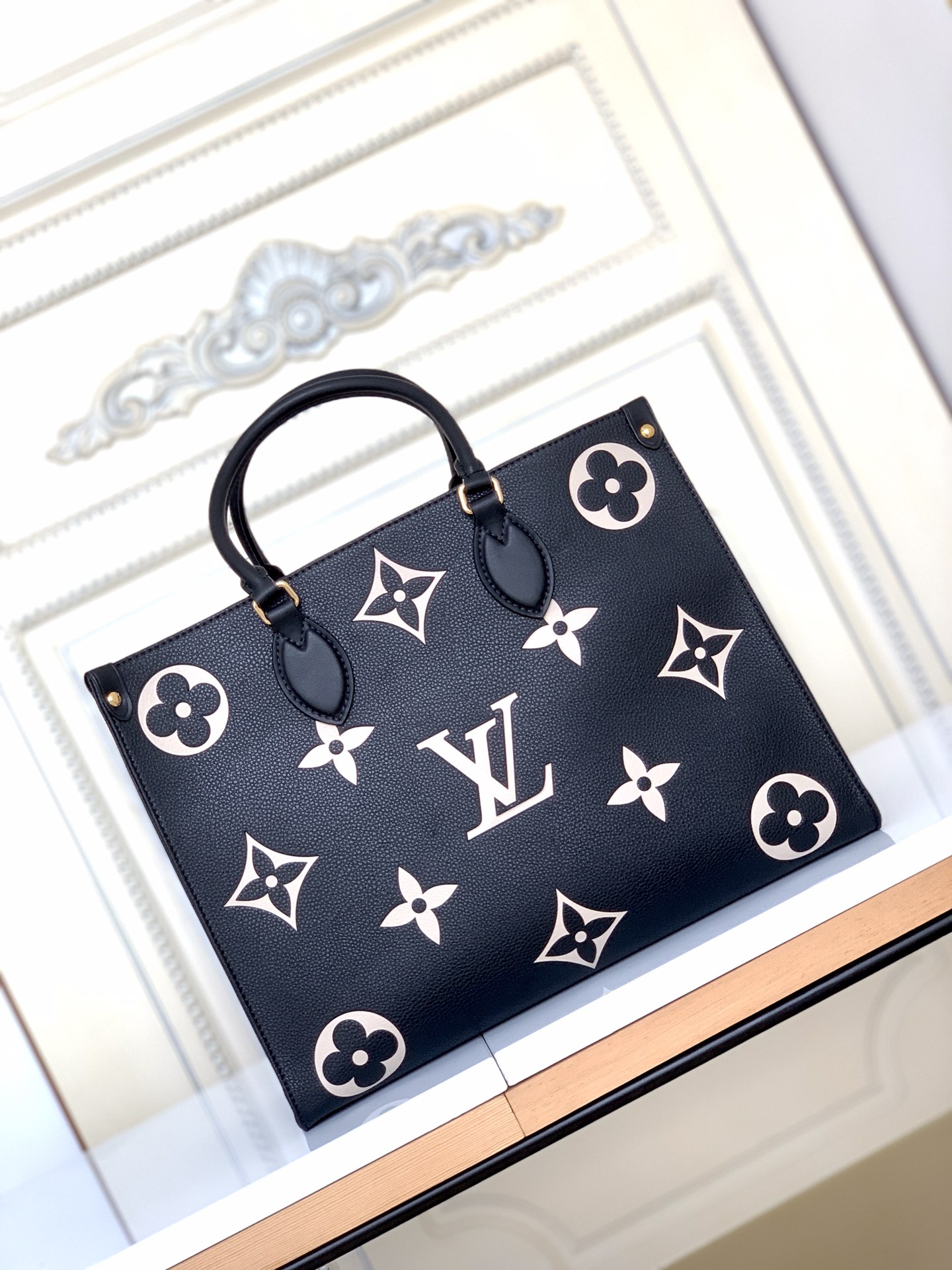 Louis Vuitton OnTheGo MM Tote Bag - Image 2