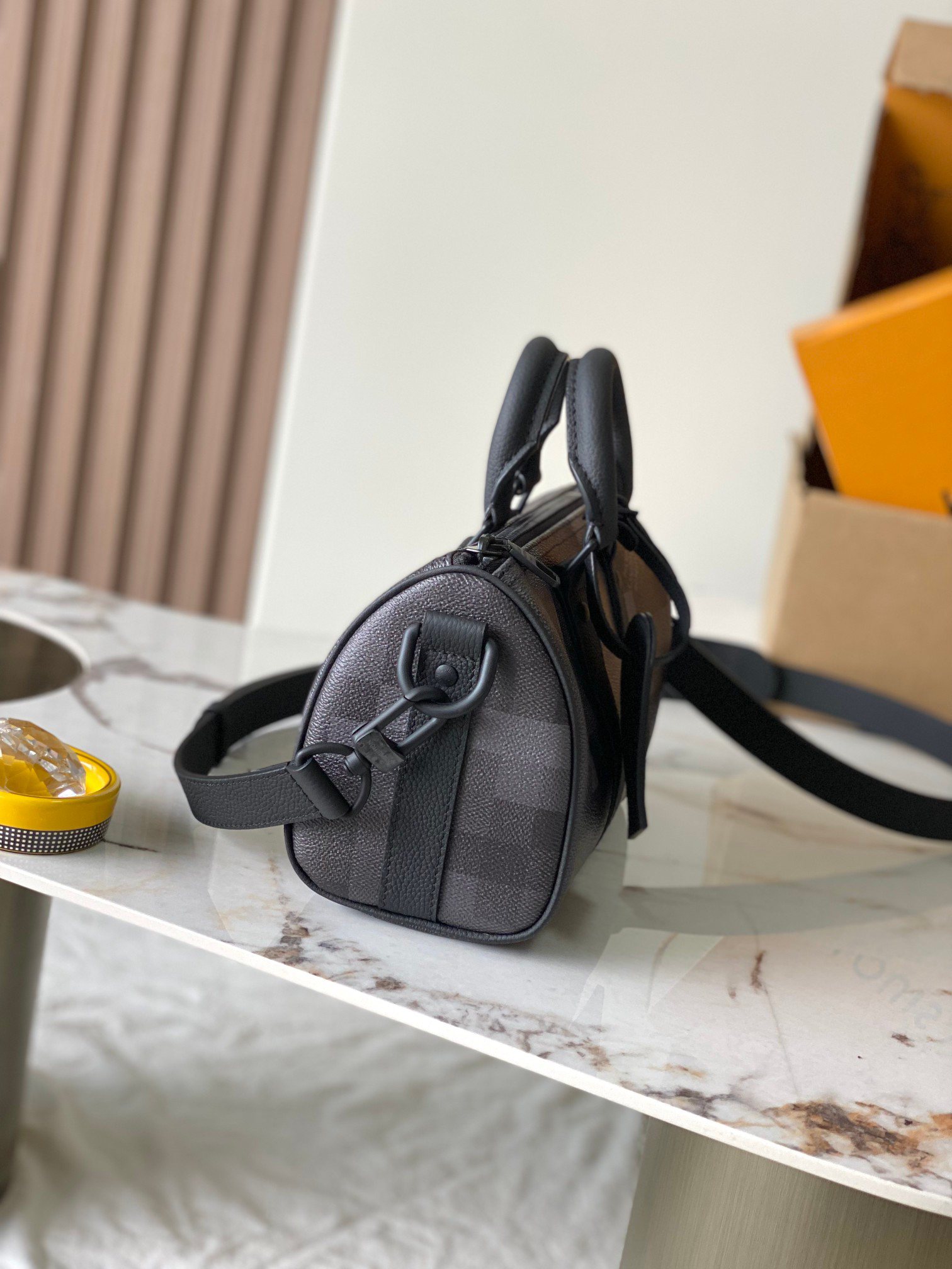 Keepall Bandoulière 25 Leather Crossbody Bag - Image 2