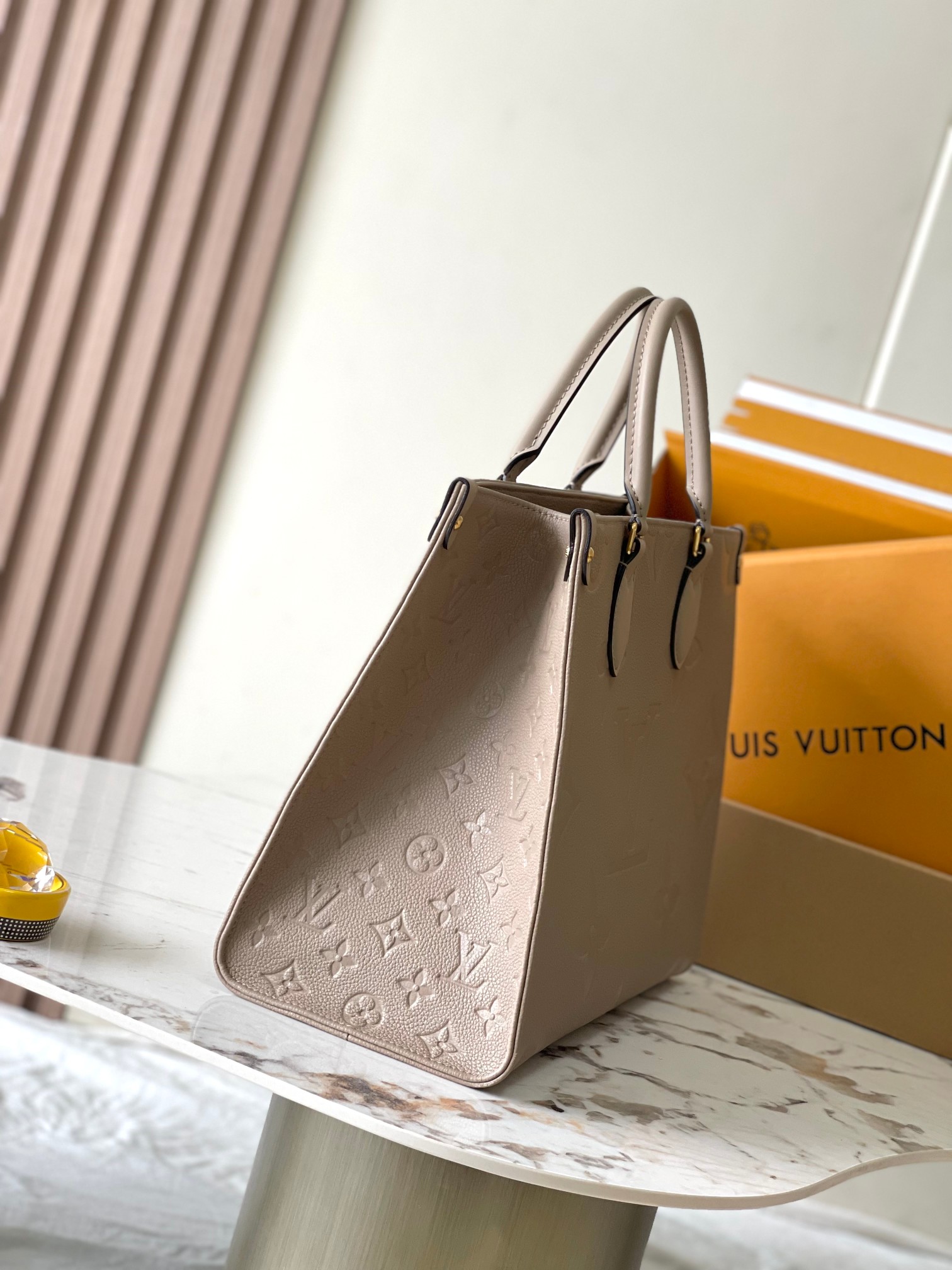Louis Vuitton Onthego Medium Tote Bag - Image 2