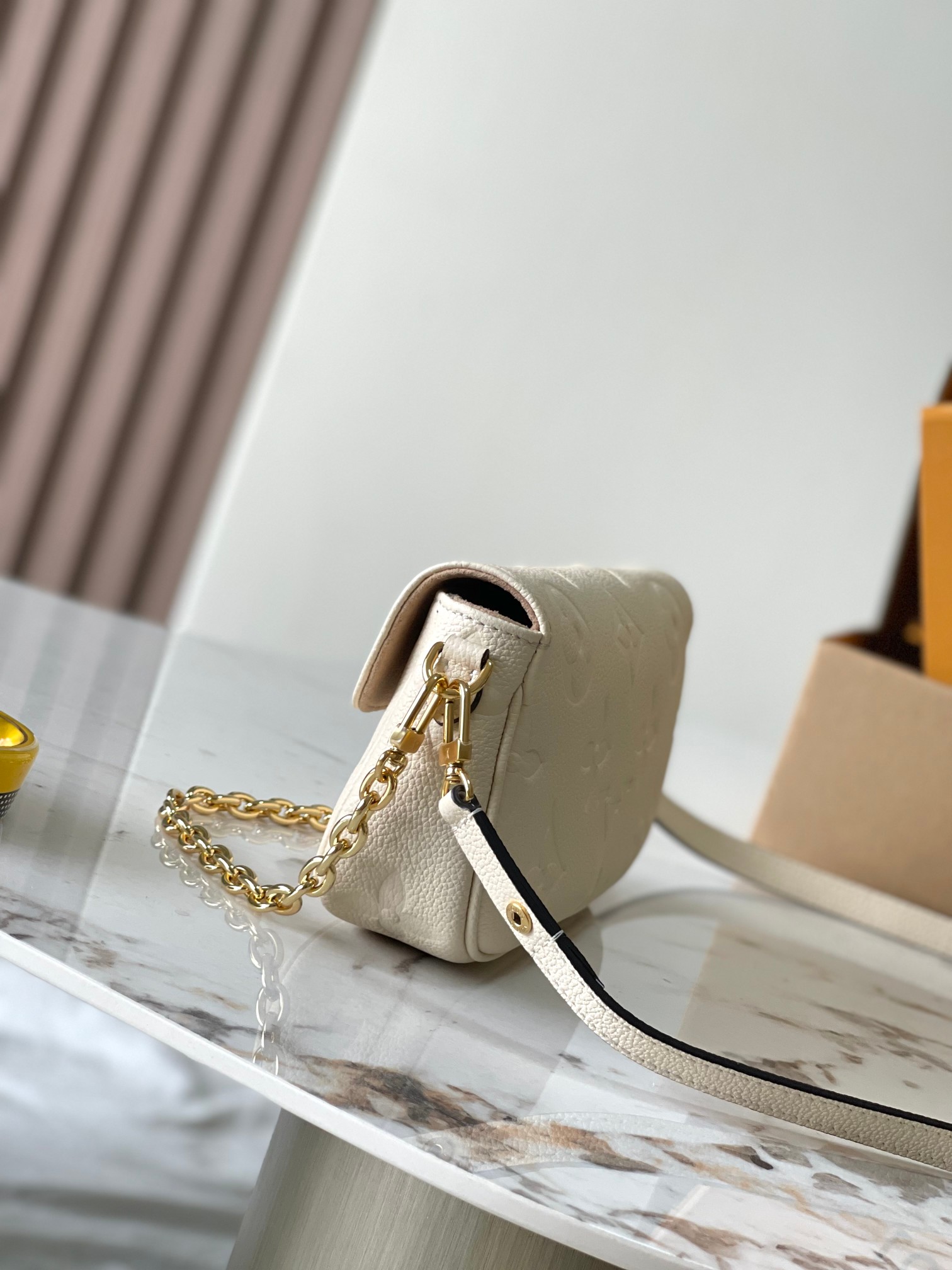 Wallet On Chain Crossbody Bag - Image 2