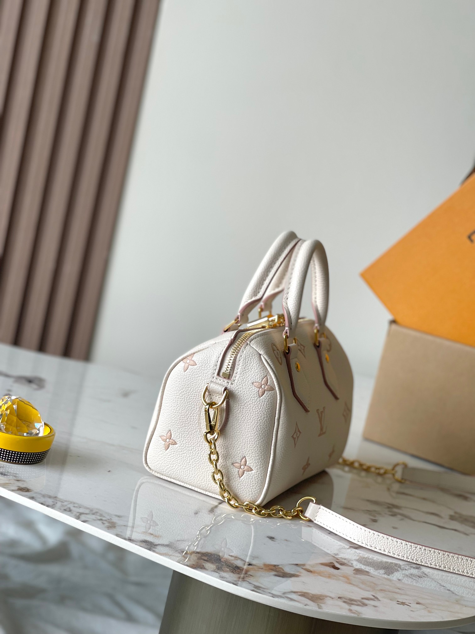 Speedy Bandoulière 20 Leather Crossbody Bag - Image 2