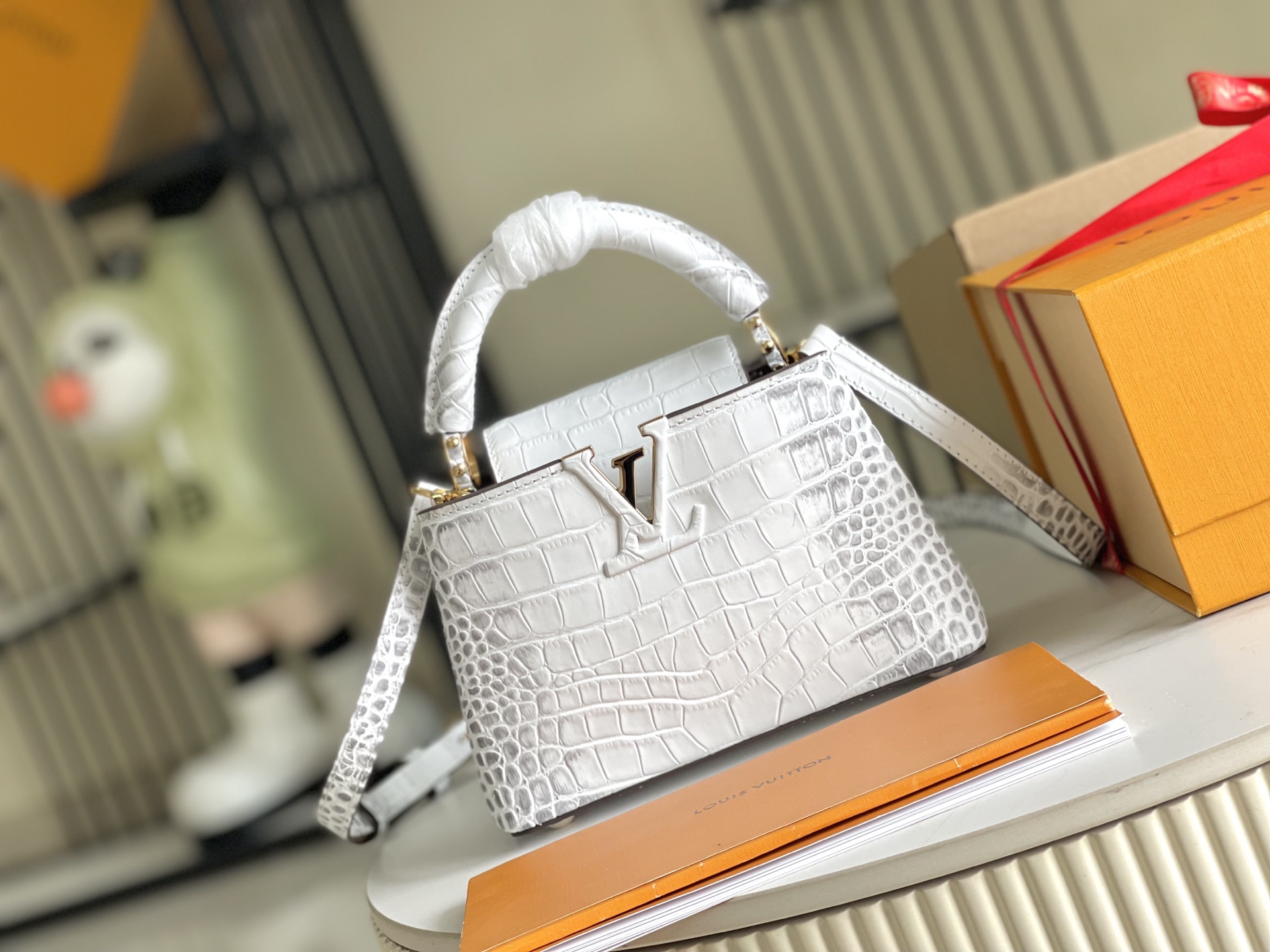 Louis Vuitton Capucines Mini Handbag in White Crocodile-Embossed Leather - Image 2