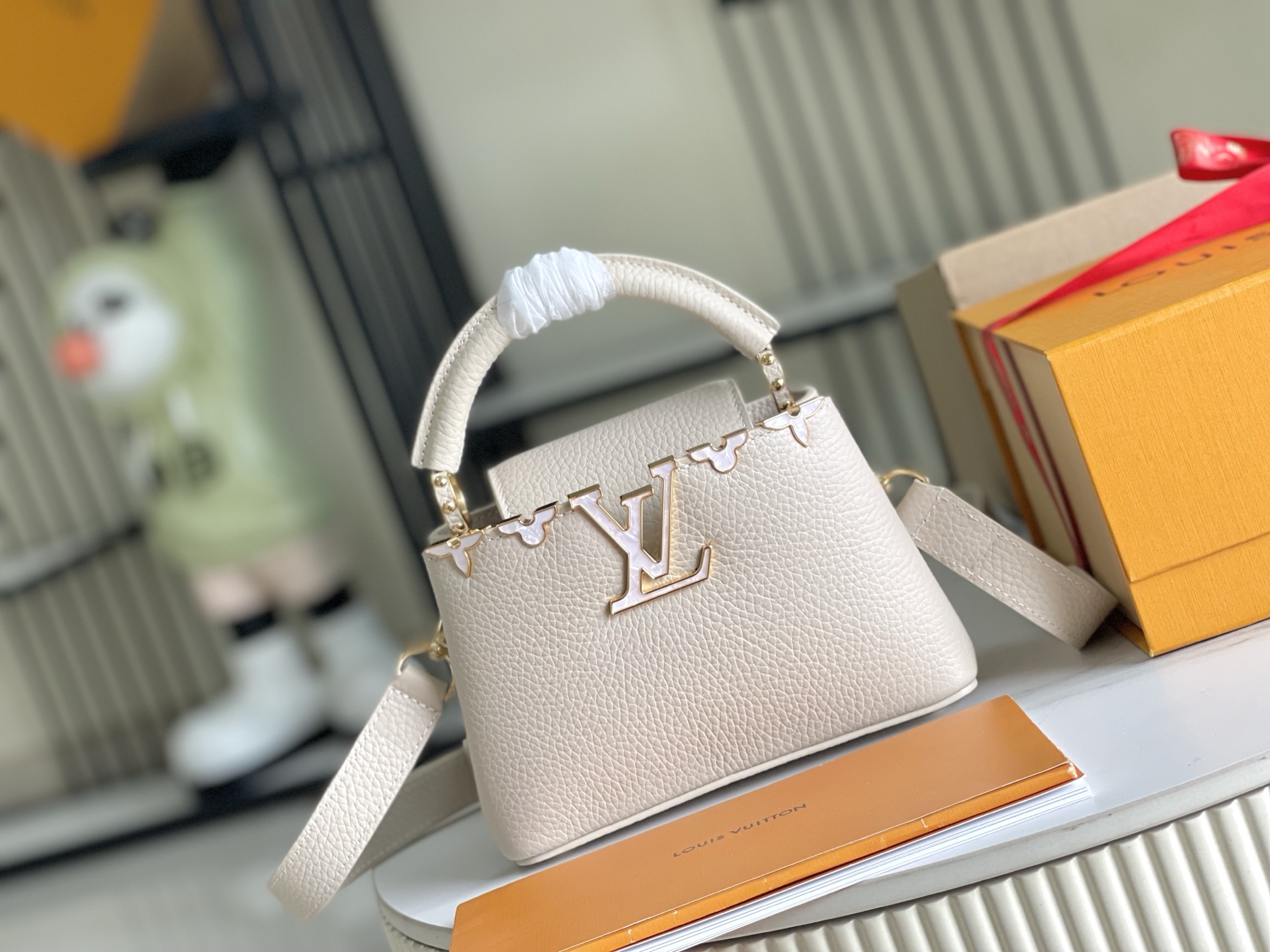 Louis Vuitton Capucines BB Handbag - Image 2
