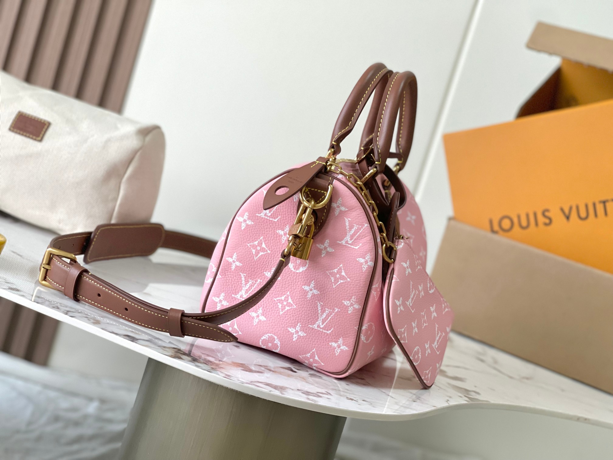 Louis Vuitton Speedy Bandoulière 25 Crossbody Bag - Image 2