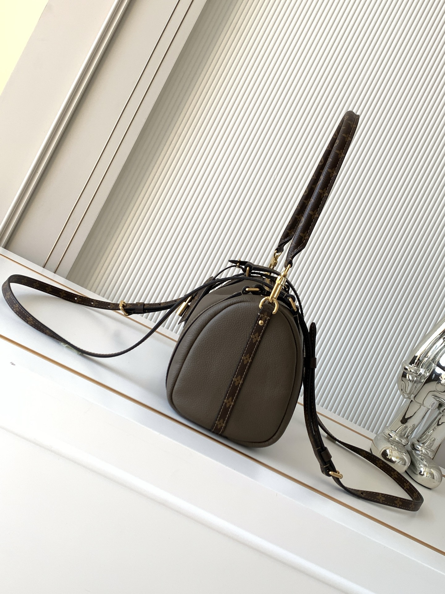Louis Vuitton Express Small Handbag - Image 2