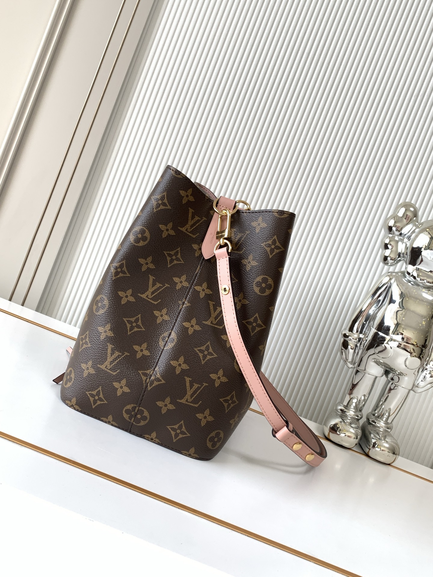 Louis Vuitton NéoNoé Monogram Bucket Bag - Image 2